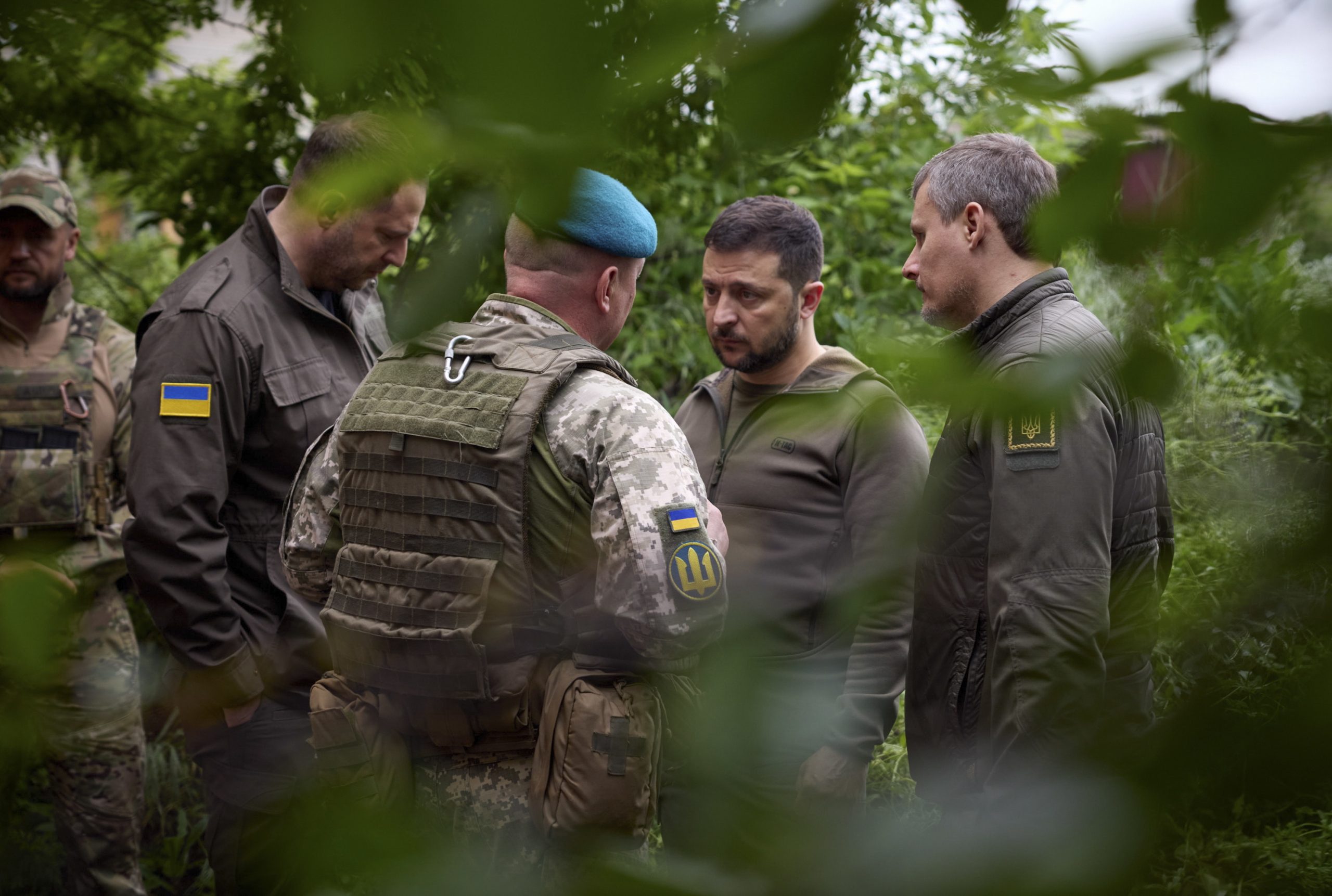 Zelensky saúda “heróis” da defesa antiaérea após ataque noturno russo