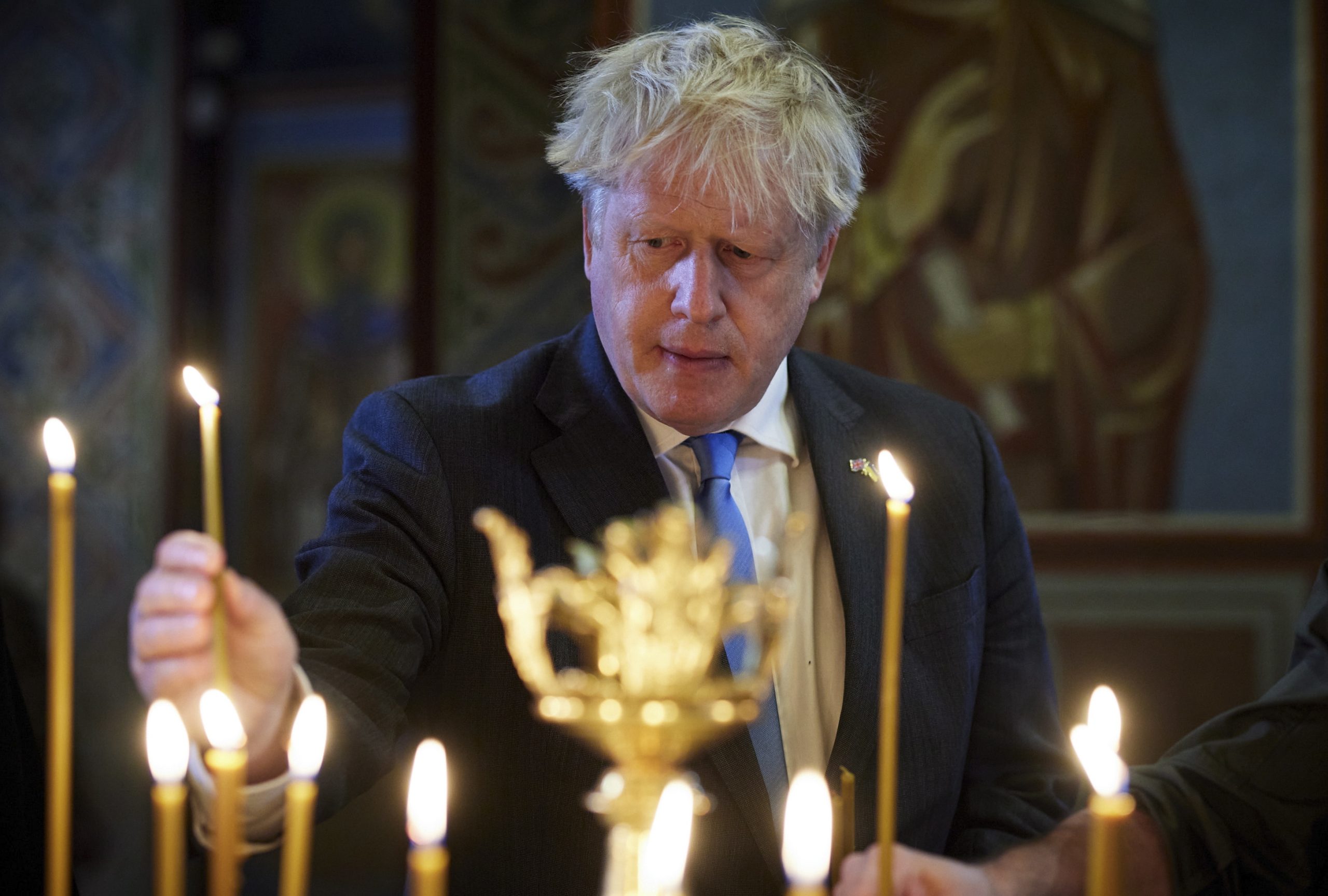 Boris Johnson brevemente hospitalizado para operação no nariz