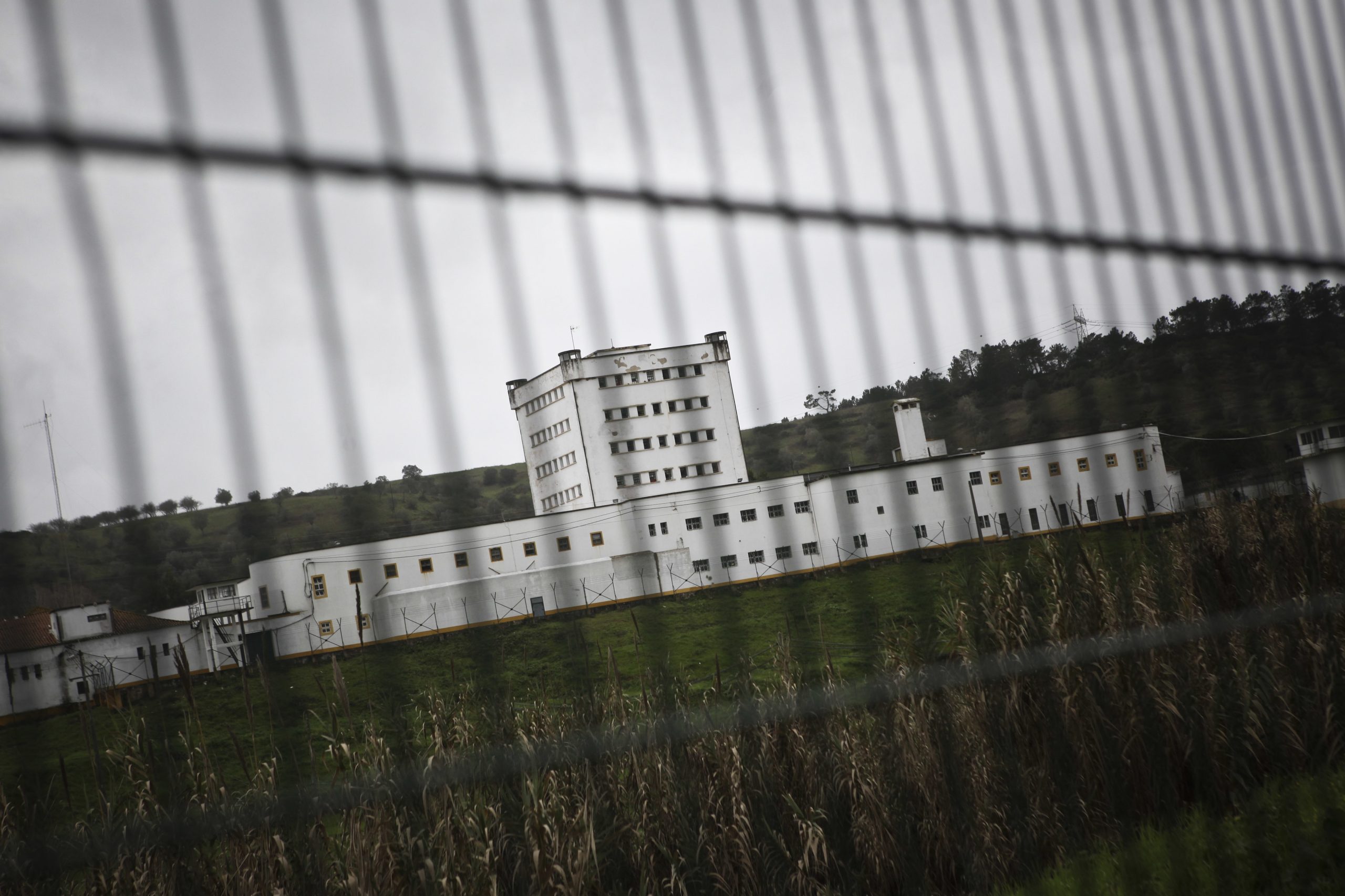Projetos-piloto em estabelecimentos prisionais e Unidades Locais de Saúde pretendem melhorar o acesso dos presos a cuidados de saúde