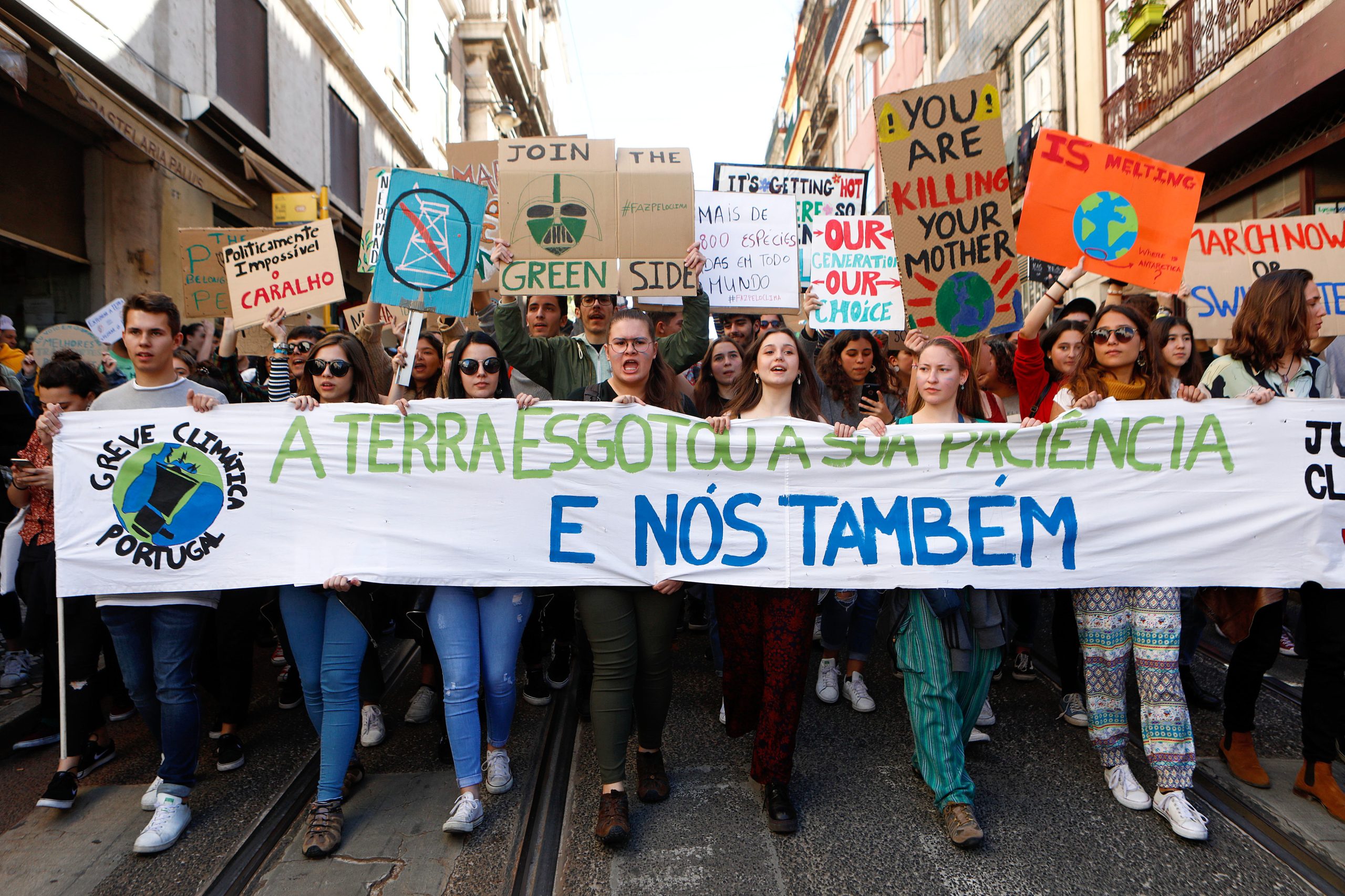 Clima: Os sinais de alarme que levam os jovens para a rua