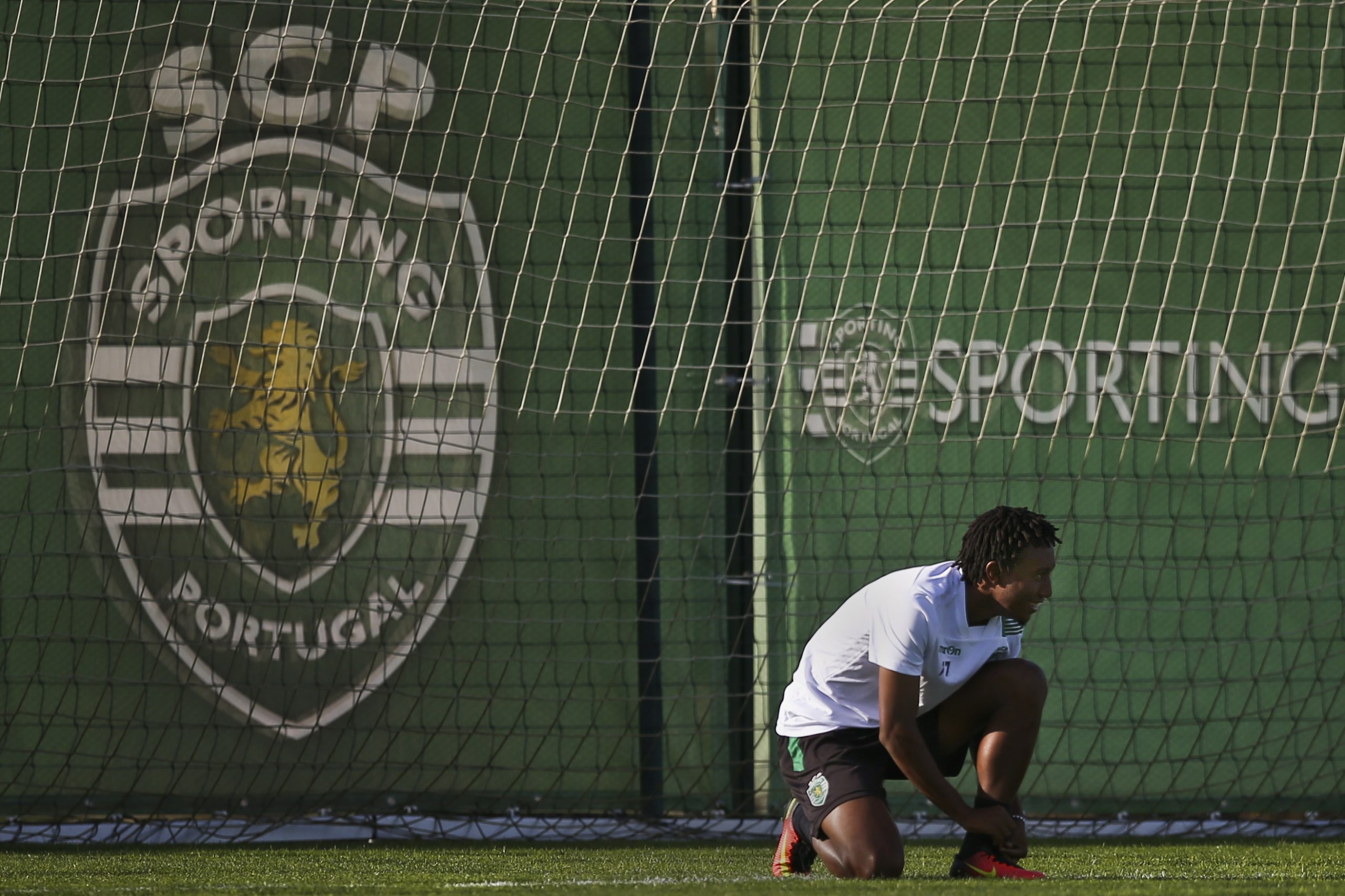 A UEFA escolheu dois jogadores do campeonato português como possíveis protagonistas do Euro sub-21