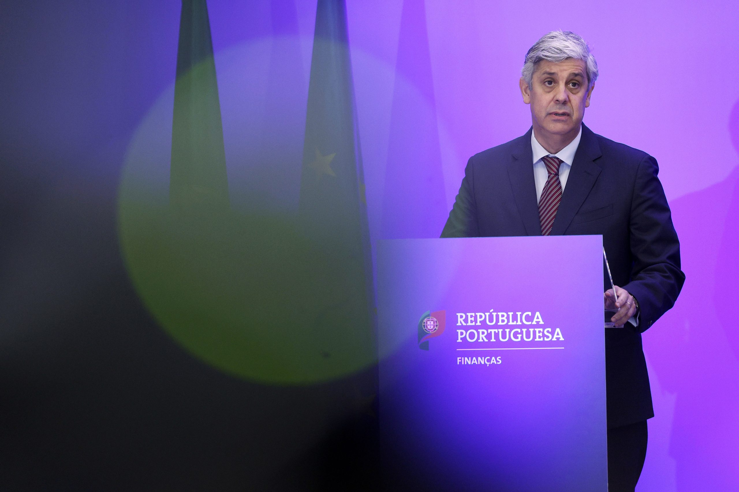 Centeno vê benefícios em fusão entre Novo Banco e BCP num “cenário de digitalização”