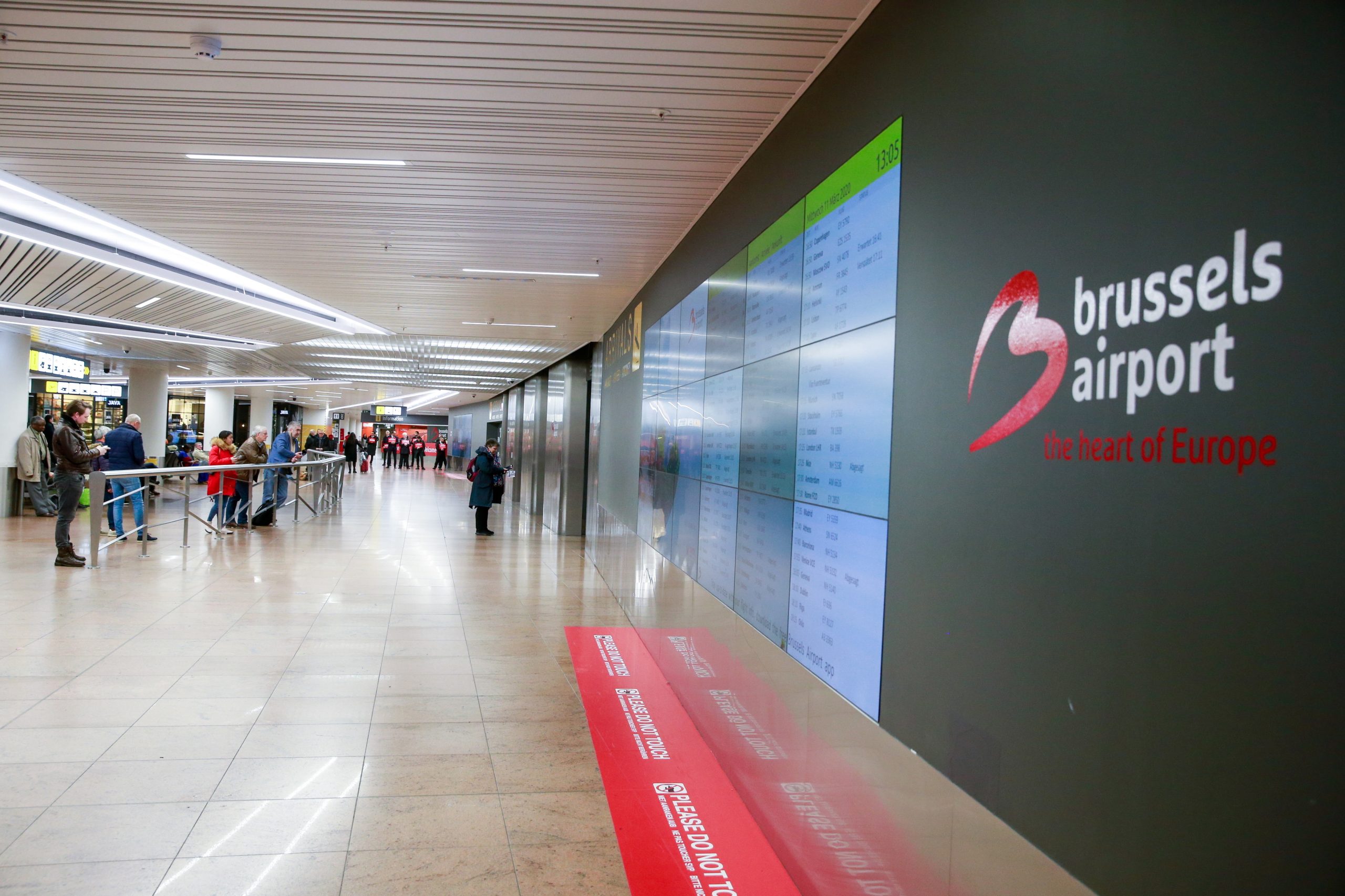 Drones paralisaram o aeroporto de Bruxelas durante a noite