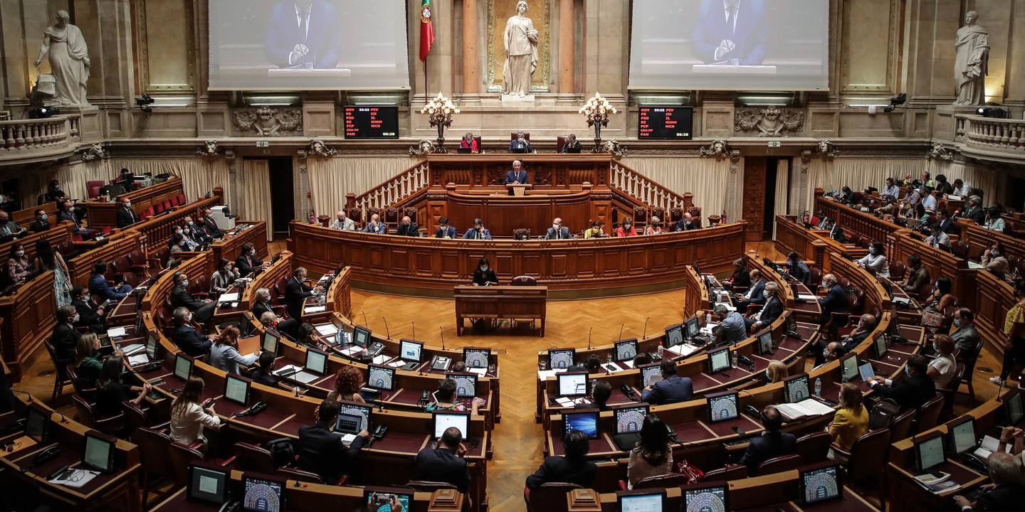 Covid-19: PSD quer ouvir presidente da Caixa dos Advogados no parlamento