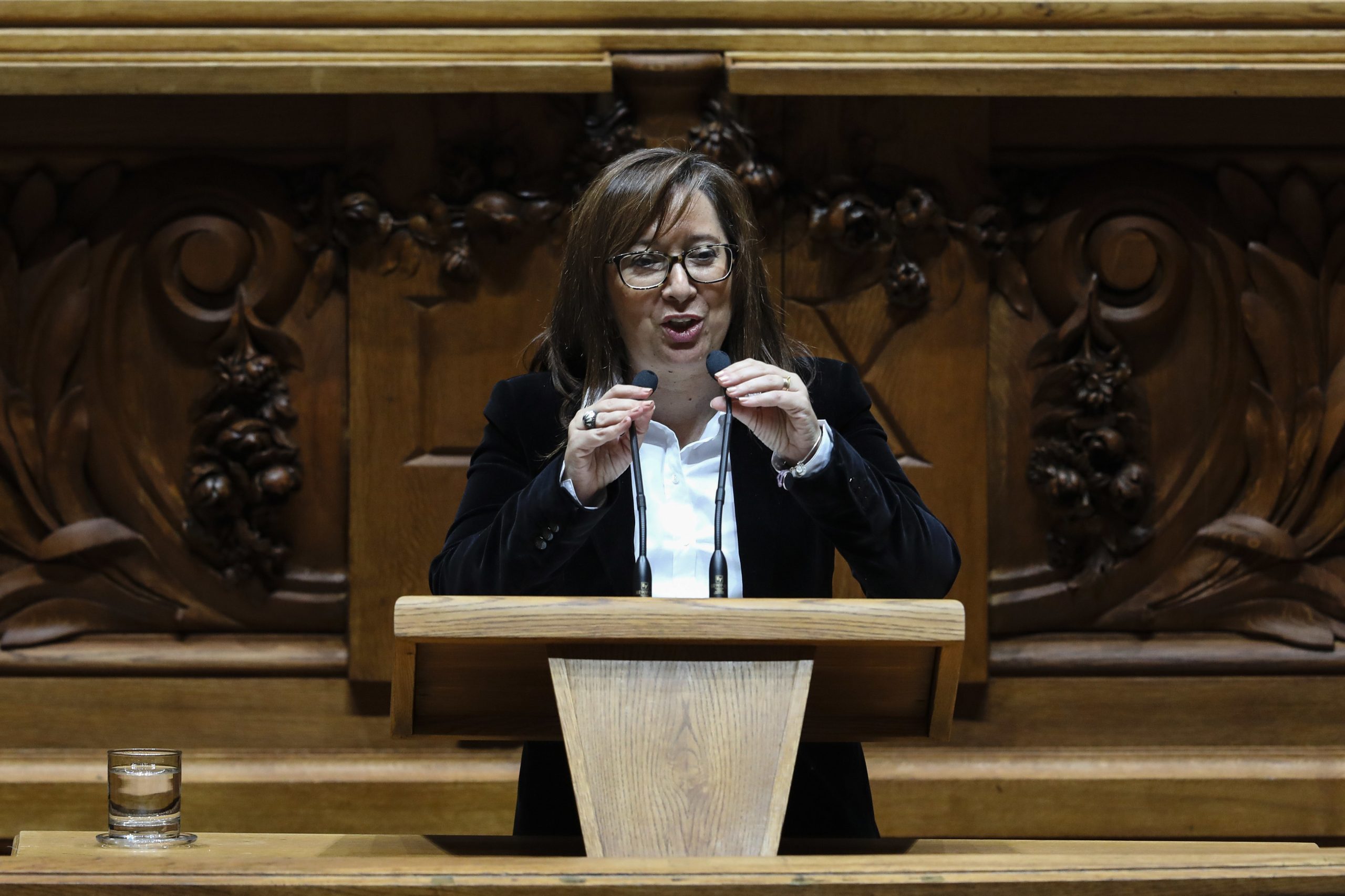 Covid-19: Substituição temporária de docentes não será problema, diz secretária de Estado