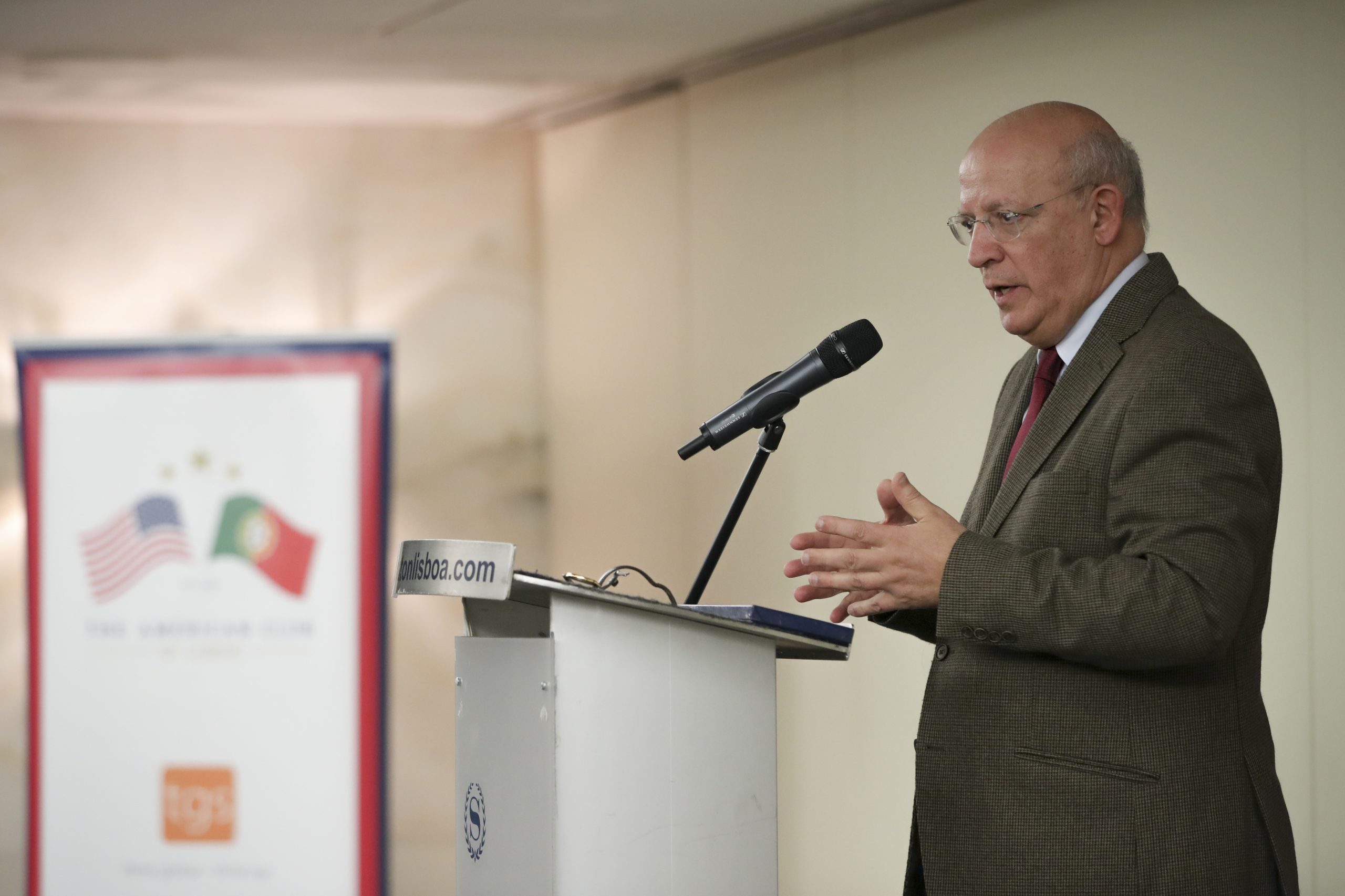 Venezuela: “Ou Maduro aceita eleições ou UE reconhece Guaidó” diz Santos Silva