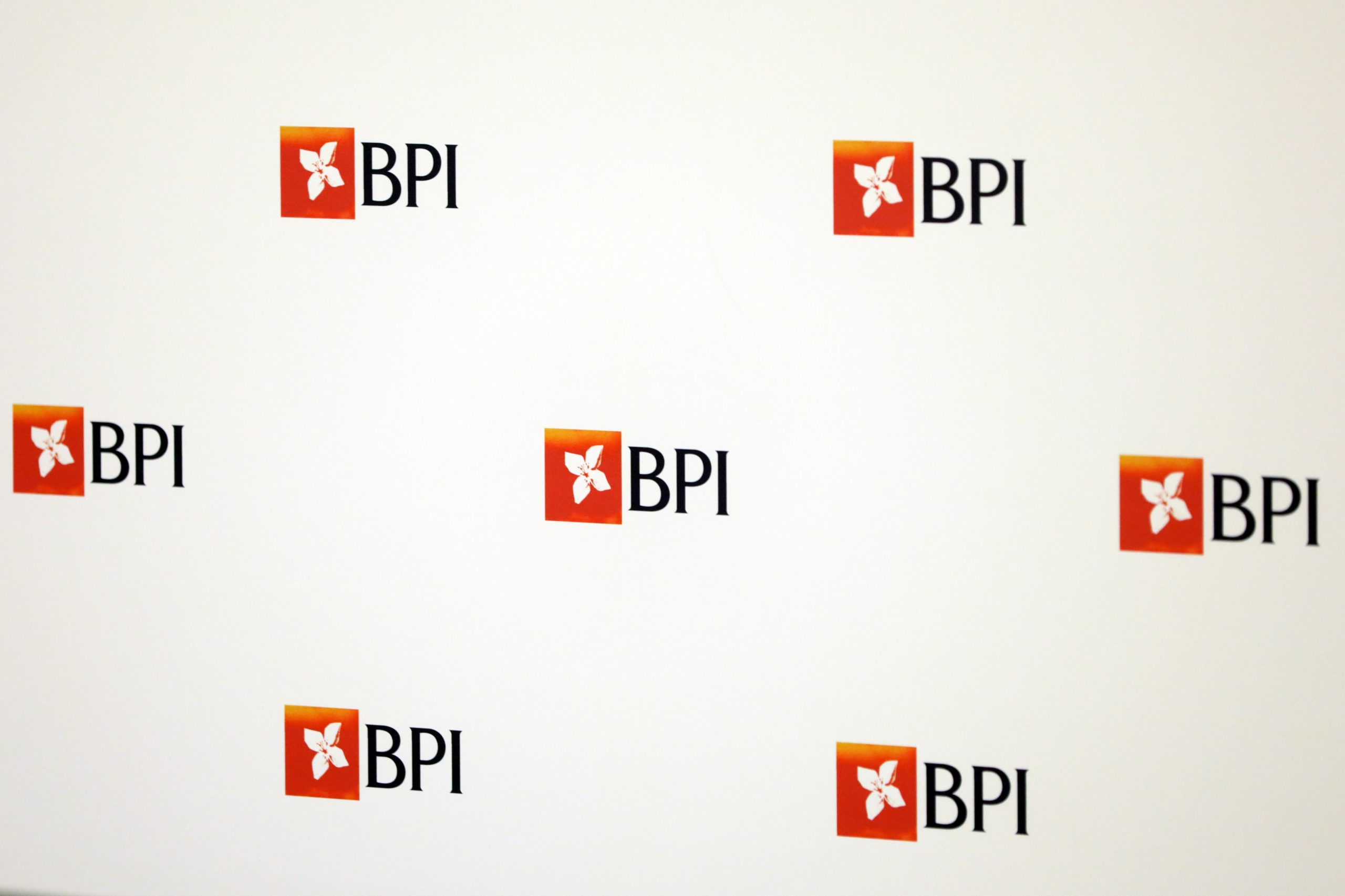 CaixaBank passa a deter a totalidade do capital do BPI