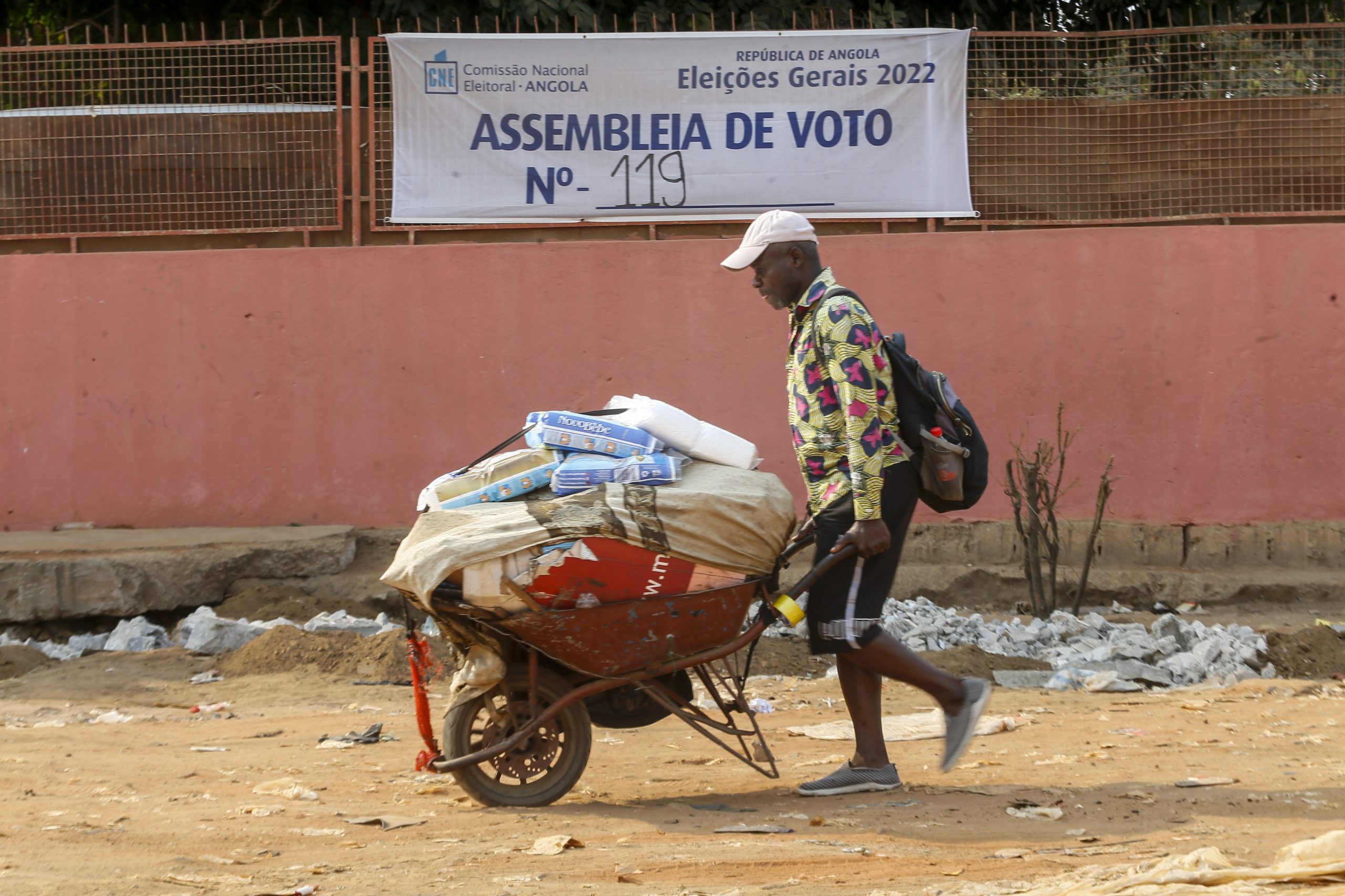 Urnas já abriram. Quase 14,4 milhões chamados a votar esta quarta-feira