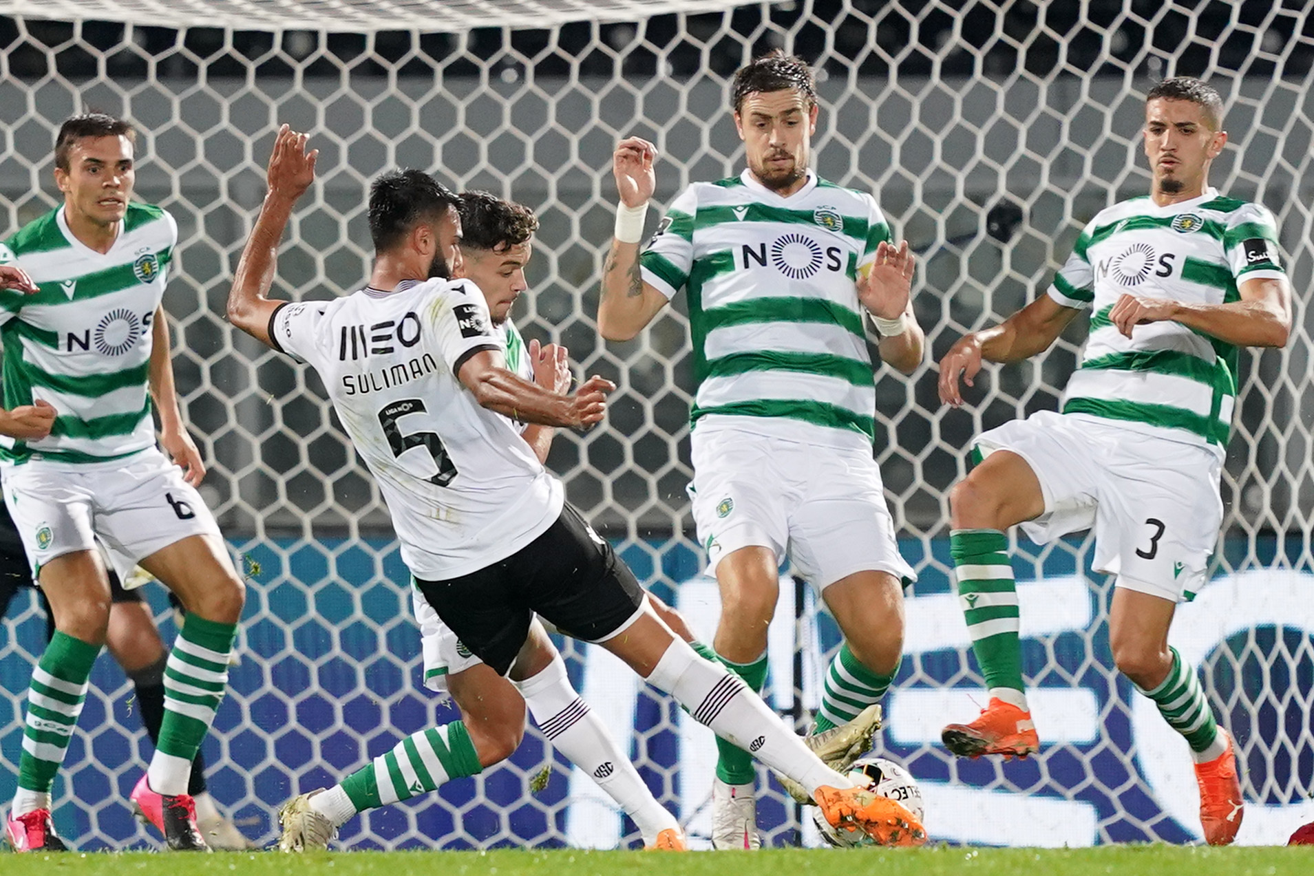 Sporting goleia Vitória Guimarães e reforça liderança do campeonato