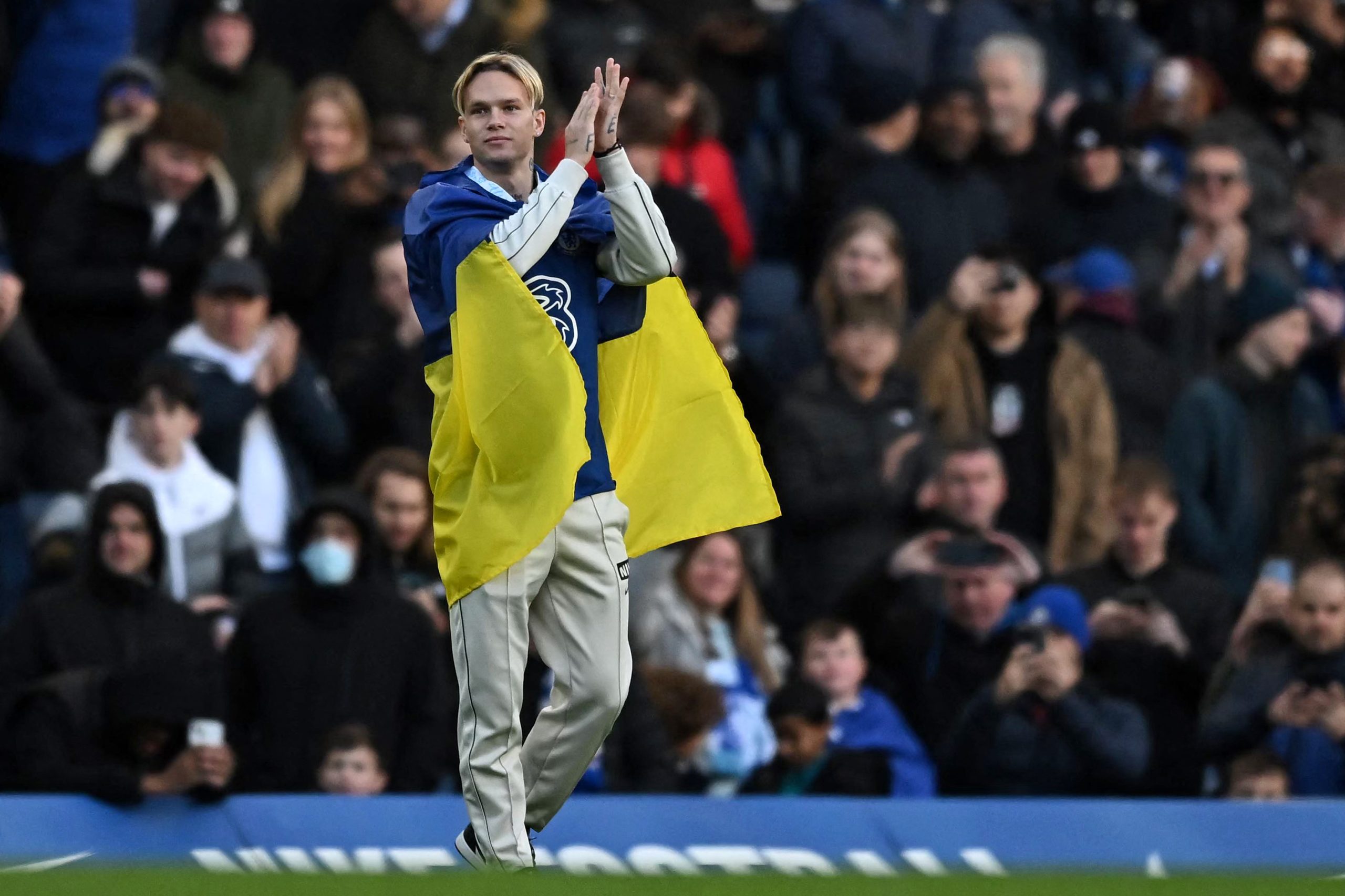 Após venda de Mudryk ao Chelsea, Shakhtar doa 25 milhões de euros ao exército que defendeu Mariupol