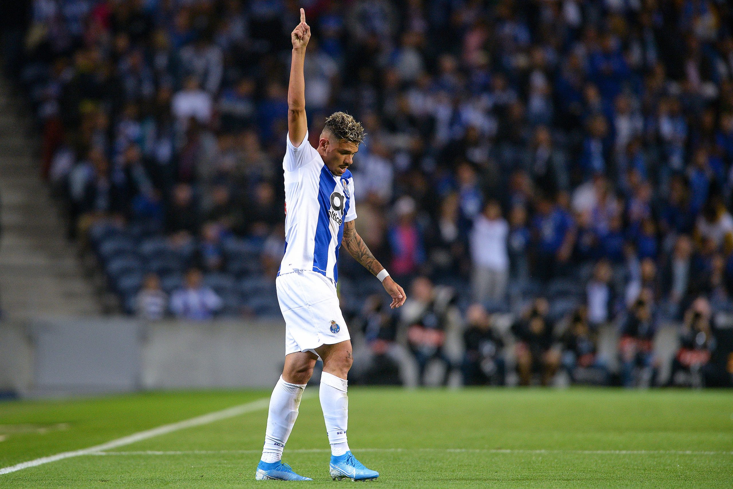 Um bis de Tiquinho e uma pitada de clarividência de Otávio foram a receita para o FC Porto ganhar, mas não para deslumbrar