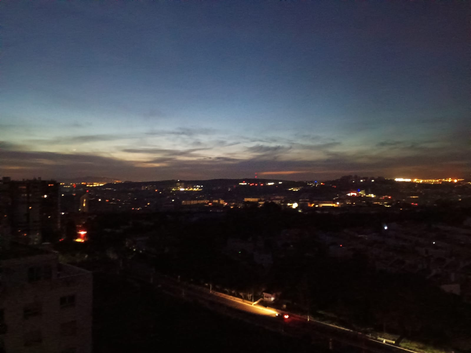 Bombeiros responderam a mais de 2.200 ocorrências. Alerta laranja ao fim do dia serviu para aumentar resposta