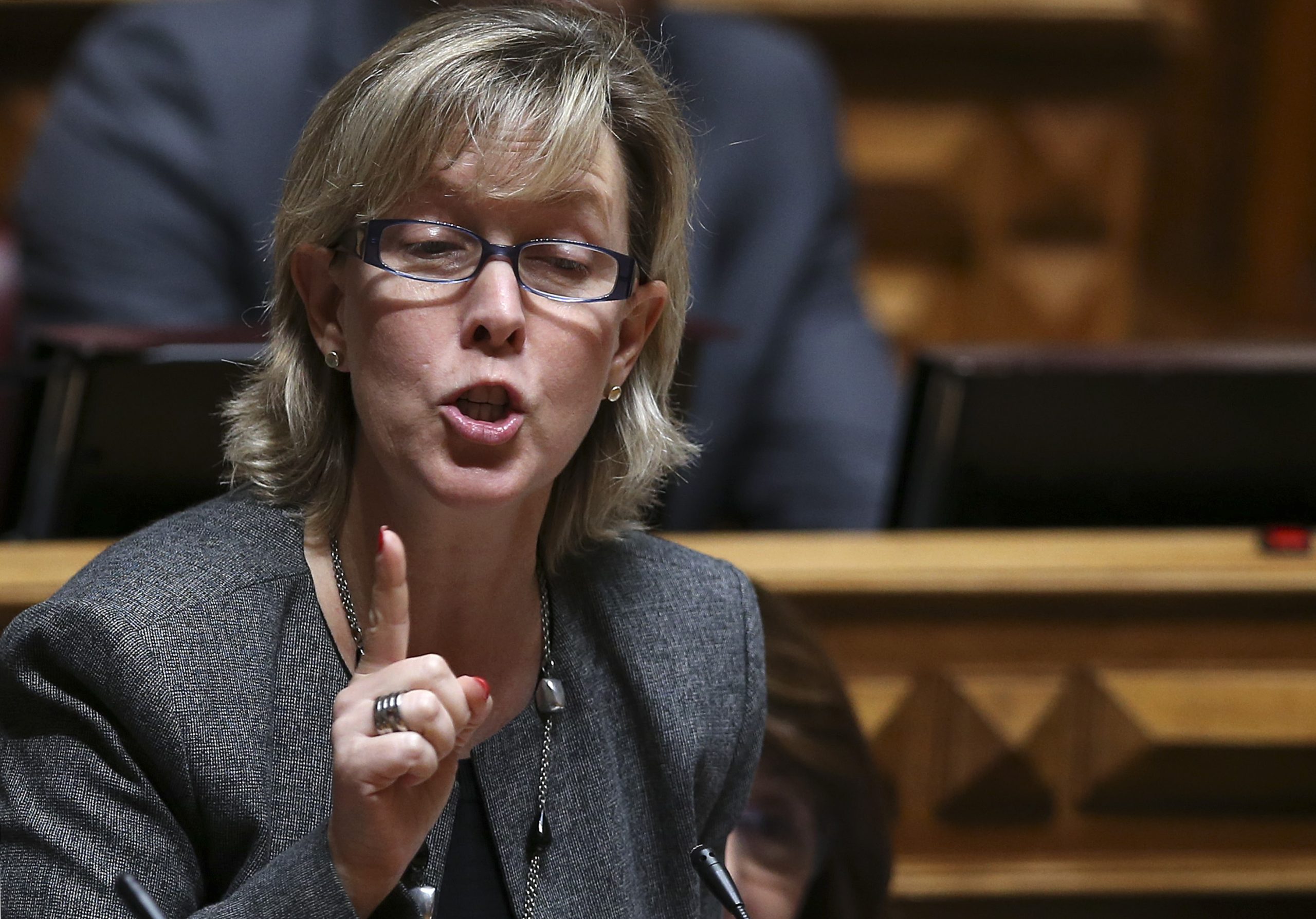 PCP quer Maria Luís Albuquerque e Carlos Costa a prestar esclarecimentos sobre resolução do BES