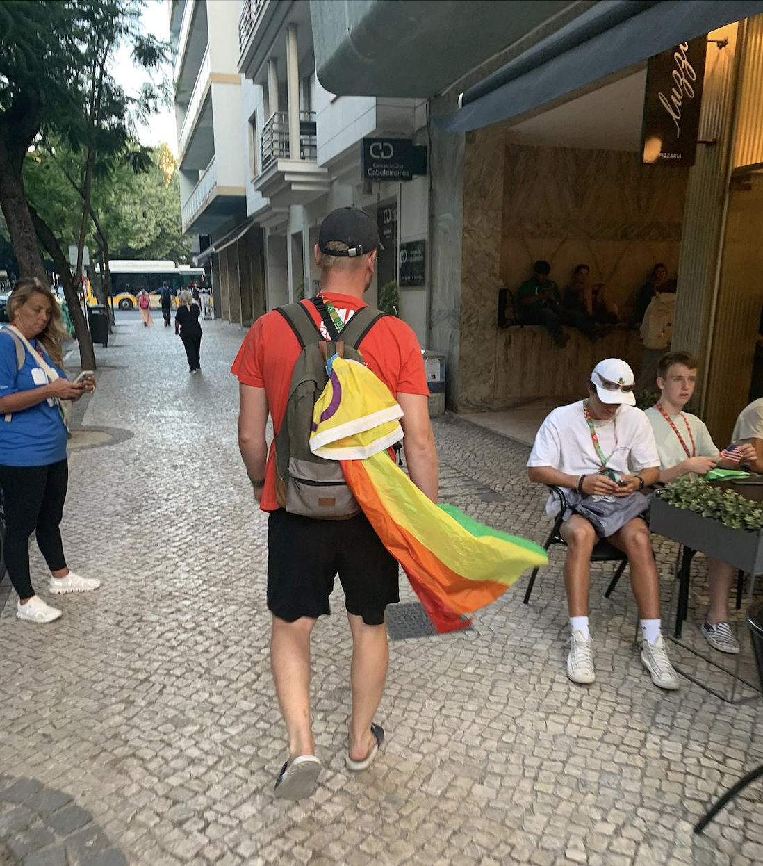 Ativistas LGBT prestam homenagem ao Papa que os acolheu