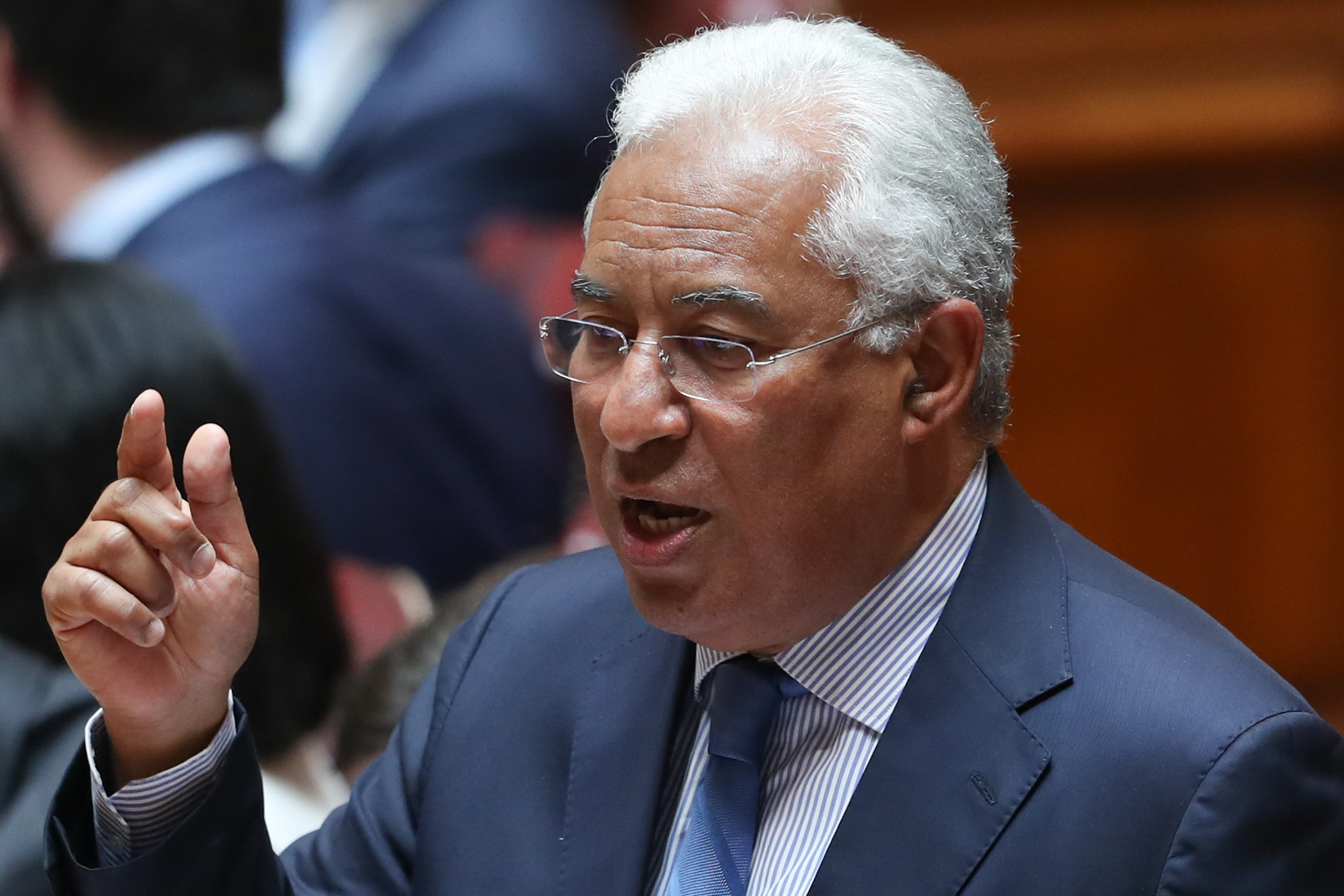 Debate quinzenal: Costa acusa direita de recorrer a bancarrota e Sócrates quando não tem argumentos