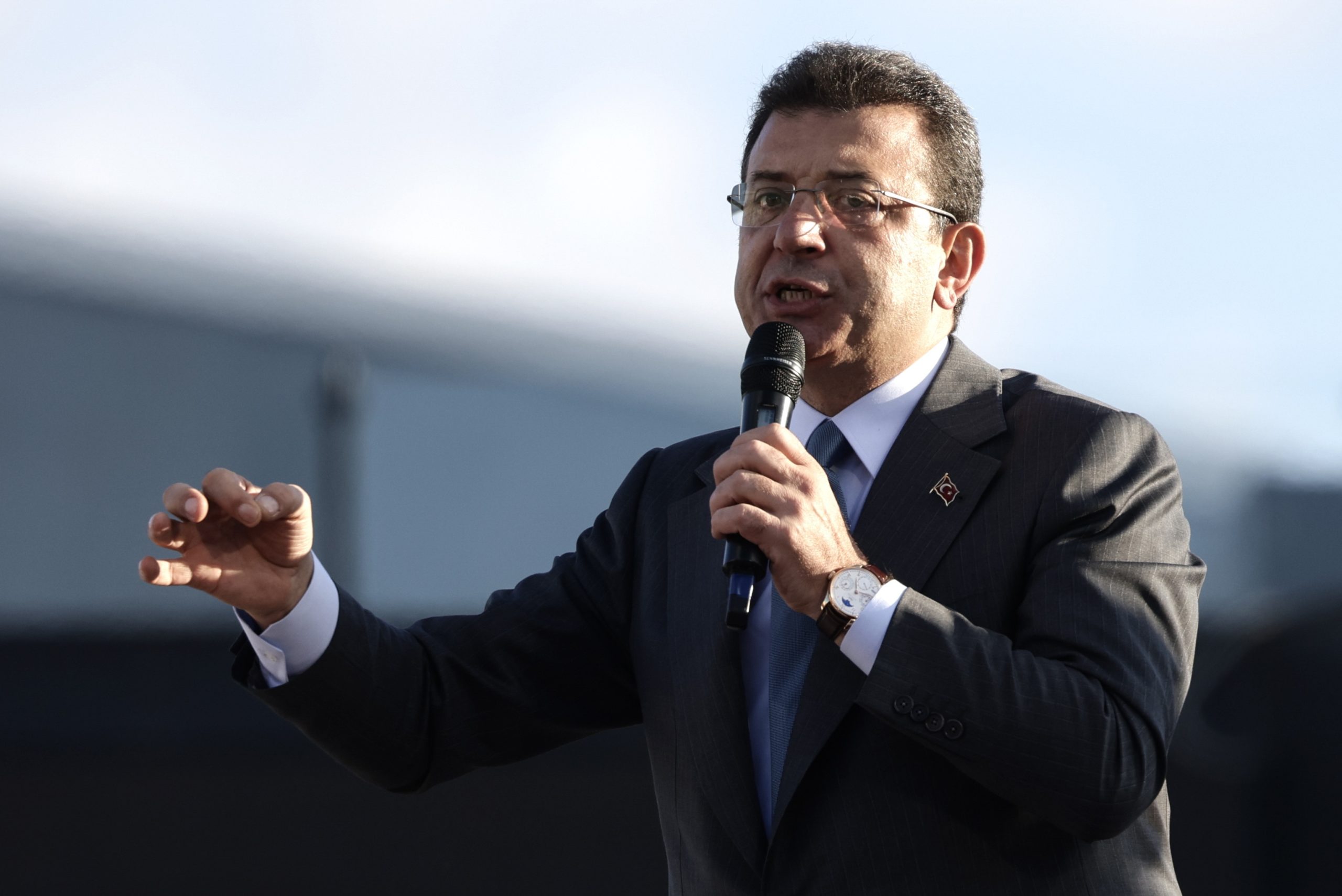 Representante de Istambul, principal opositor do presidente Erdogan, detido por corrupção