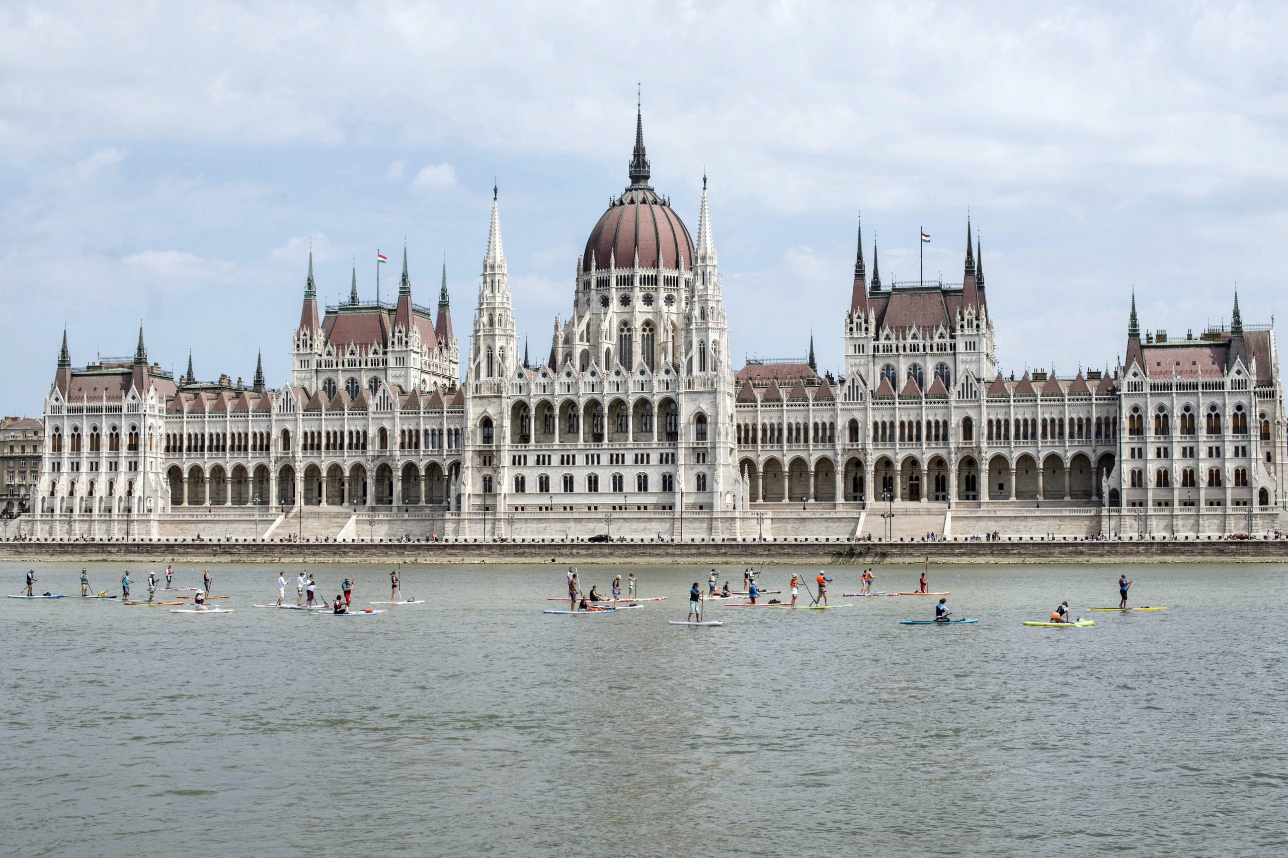 Hungria: Parlamento contraria Orbán rejeita alterar Constituição para proibir entrada de refugiados