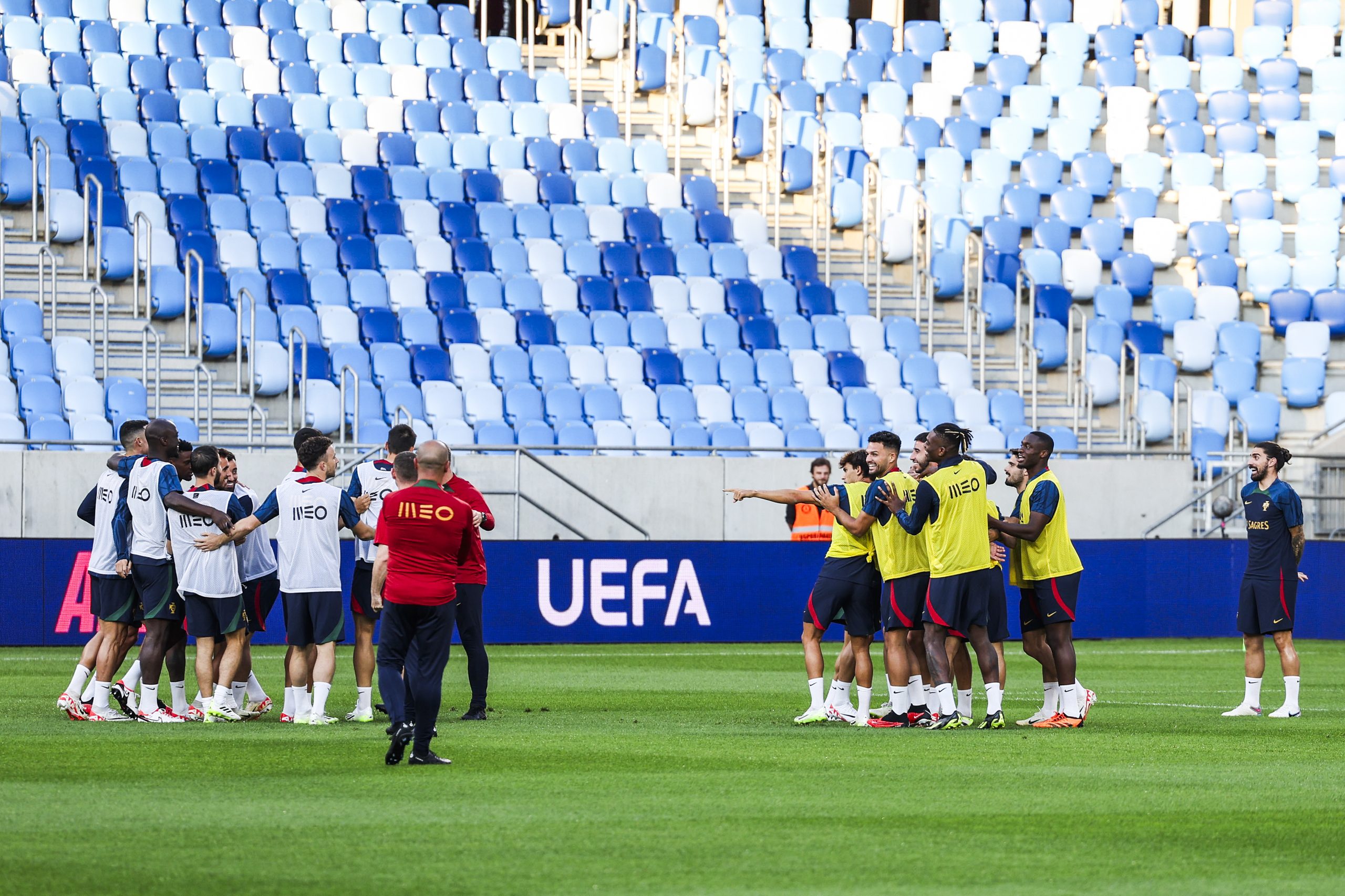 José Sá falha treino de Portugal em Bratislava, Rúben Neves integrado