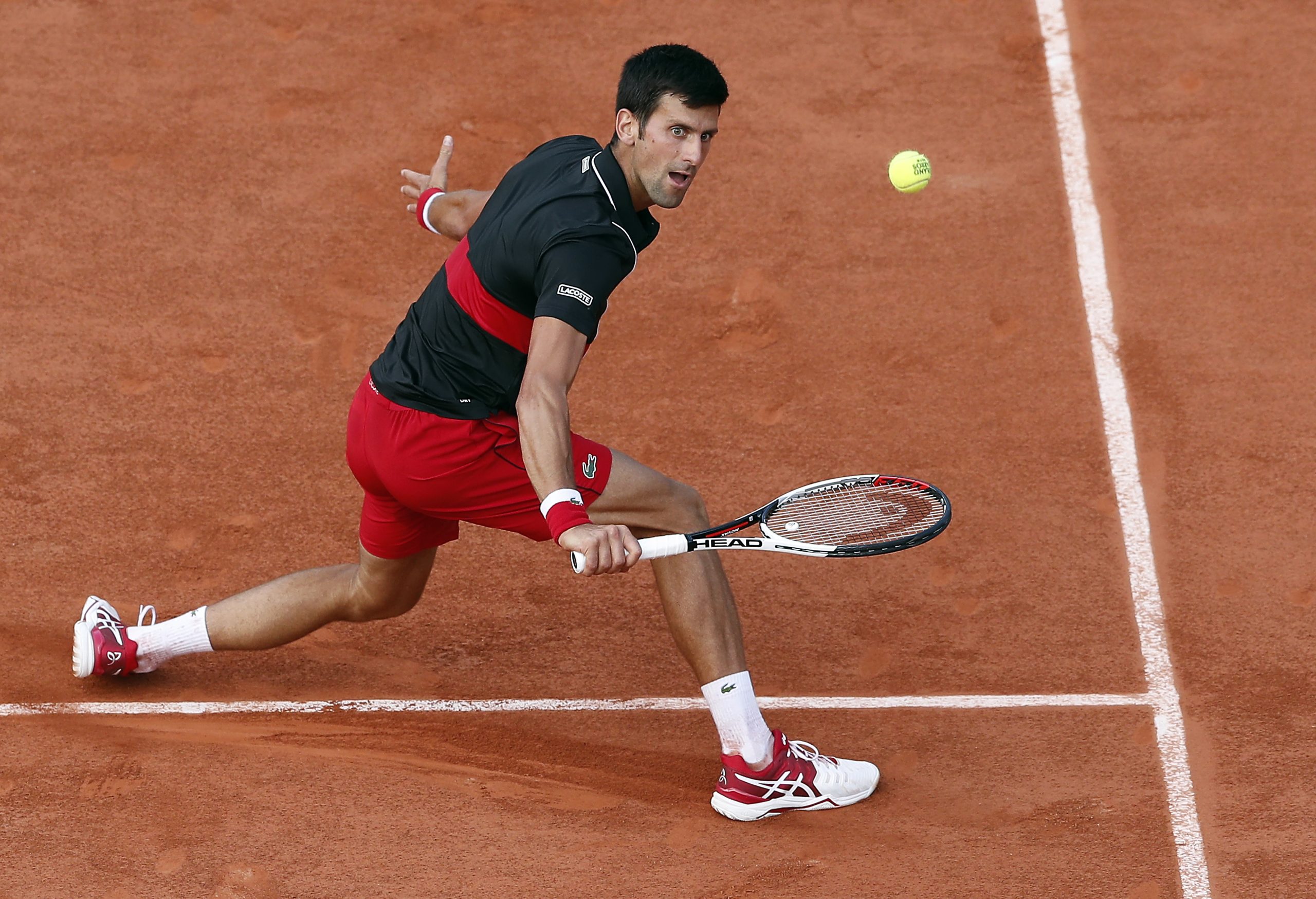 Novak Djokovic qualifica-se para quartos de final de Roland Garros
