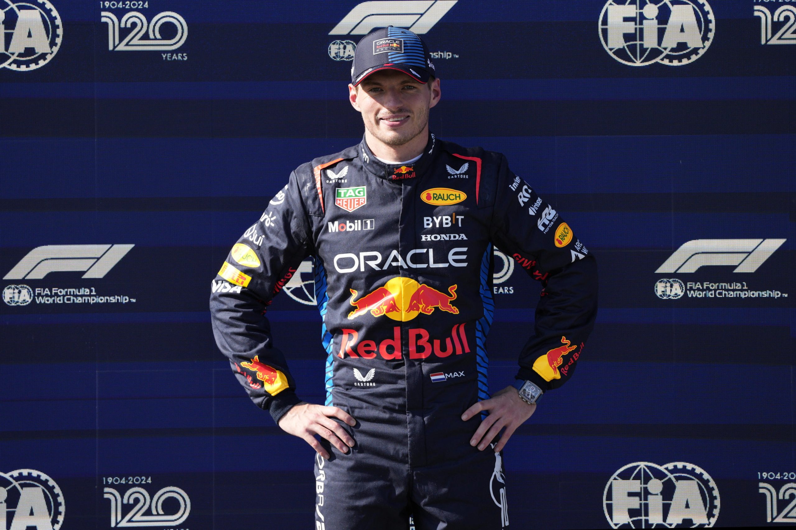 Max Verstappen conquista ‘pole’ em Imola e homenageia Ayrton Senna