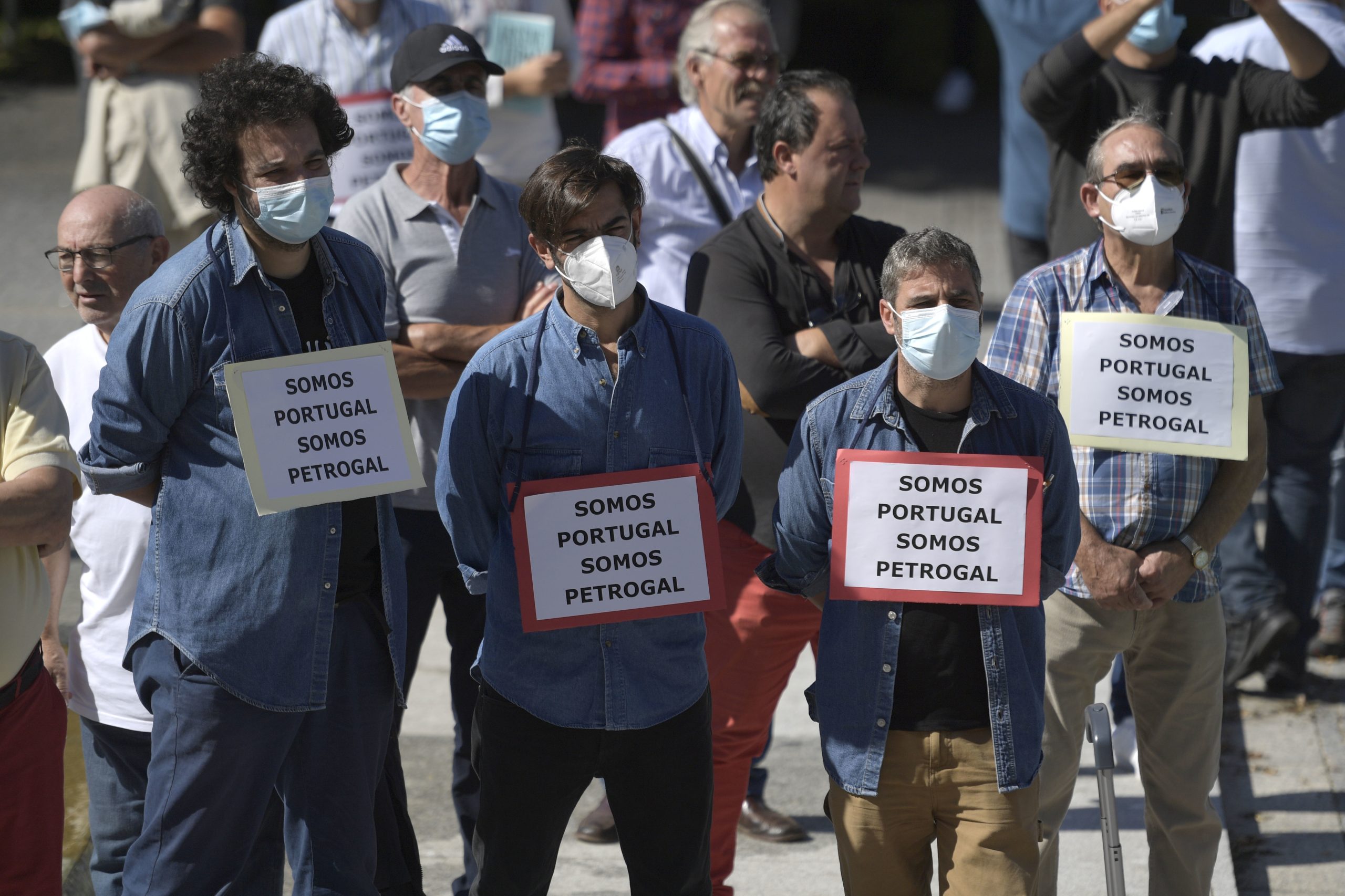 “Fechar não é solução, Costa é aldrabão”. Trabalhadores exigem reativação de refinaria de Matosinhos e acusam PM de ser “mentiroso”