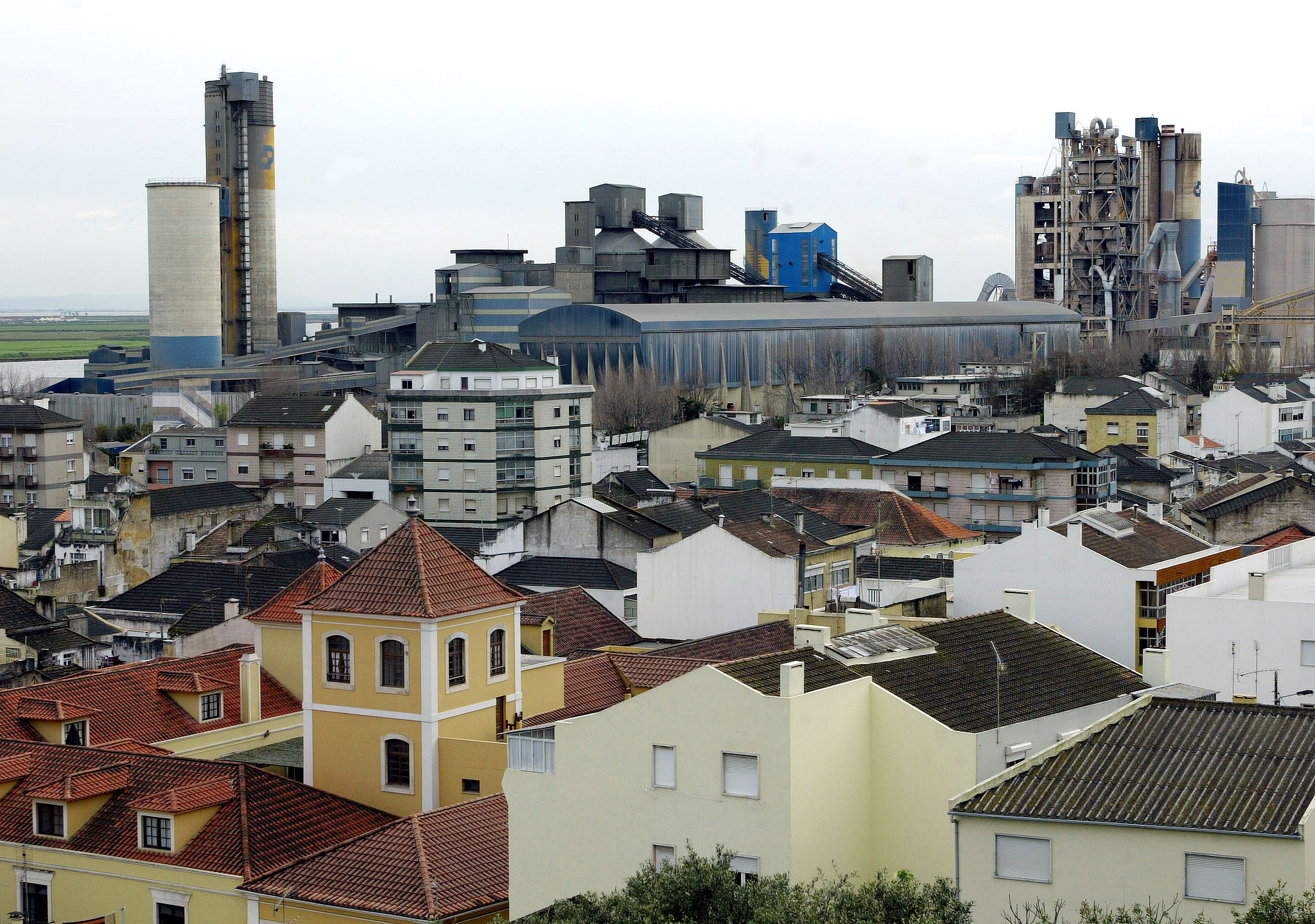 Moradores de Vila Franca de Xira voltam a queixar-se da fábrica da Cimpor