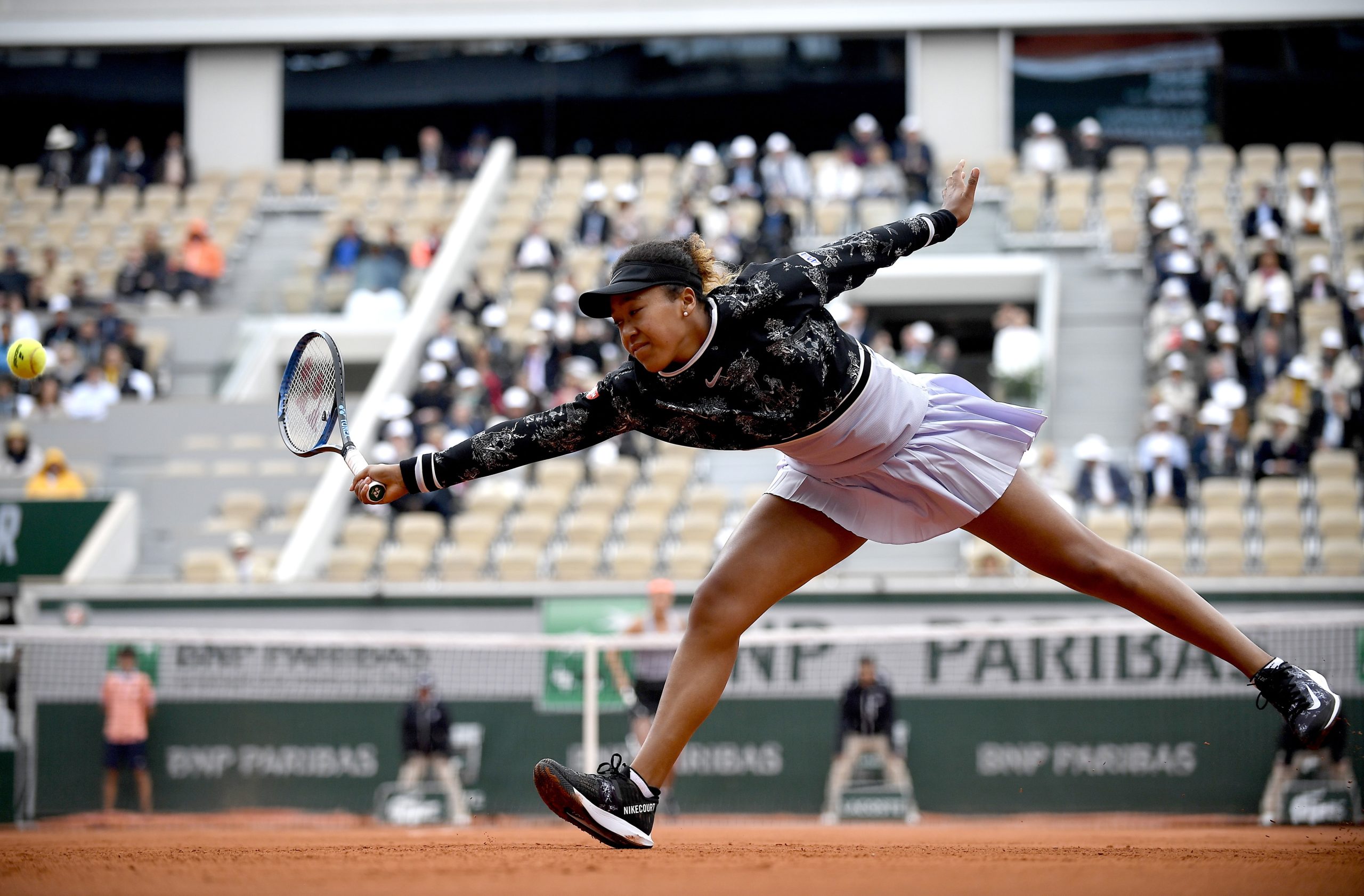 Naomi Osaka vira resultado e segue para a segunda ronda do Roland Garros