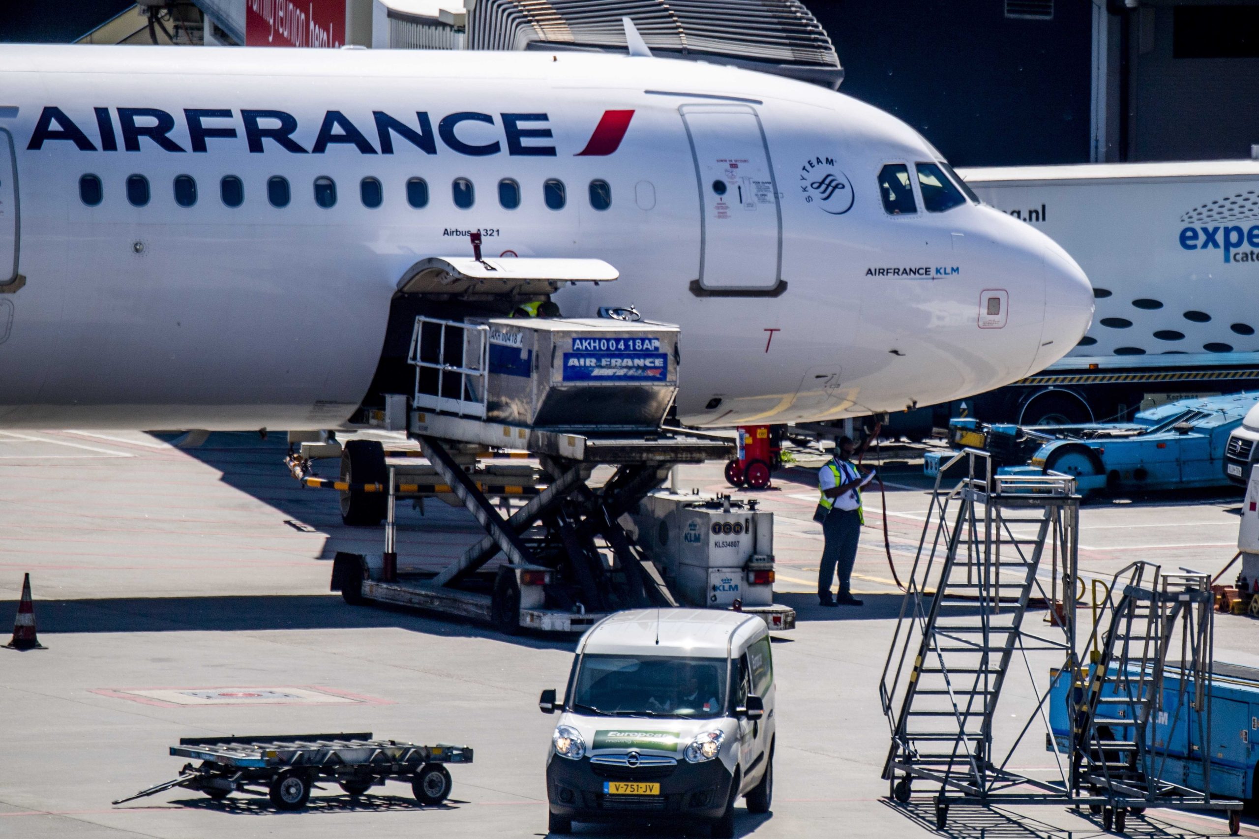 Air France lança reestruturação depois de assegurar apoio de sete mil milhões de euros