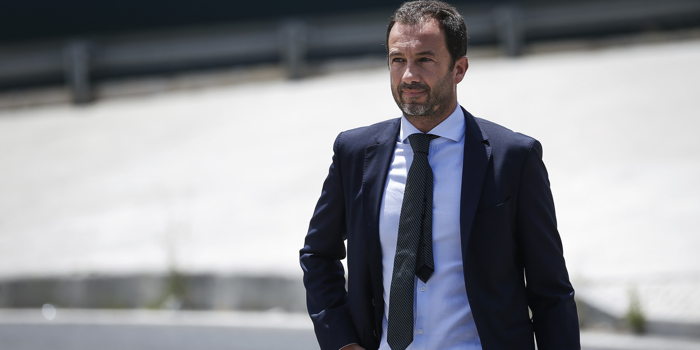 “Este jogo reflete o que foram os últimos 40 anos do futebol português com Pinto da Costa”. Varandas acusa elementos da organização do ‘clássico’ de agredirem jogadores