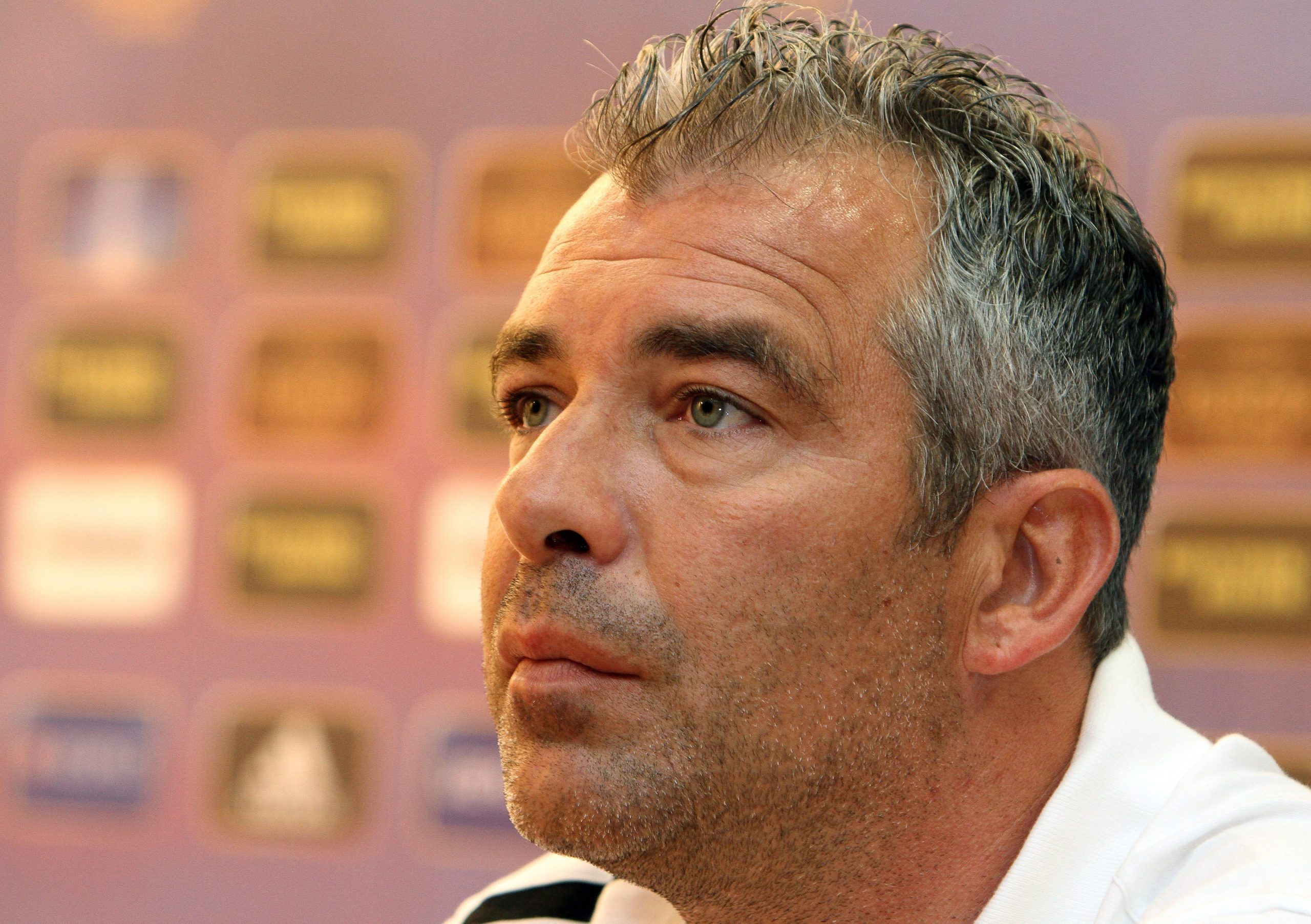 Jorge Costa suspenso do cargo de selecionador de futebol do Gabão