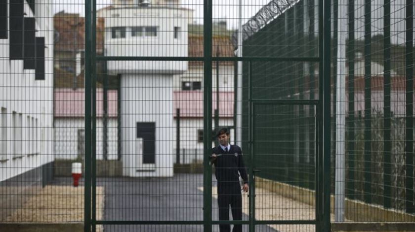 Diretor-geral das prisões vai convocar sindicatos sobre horário dos guardas