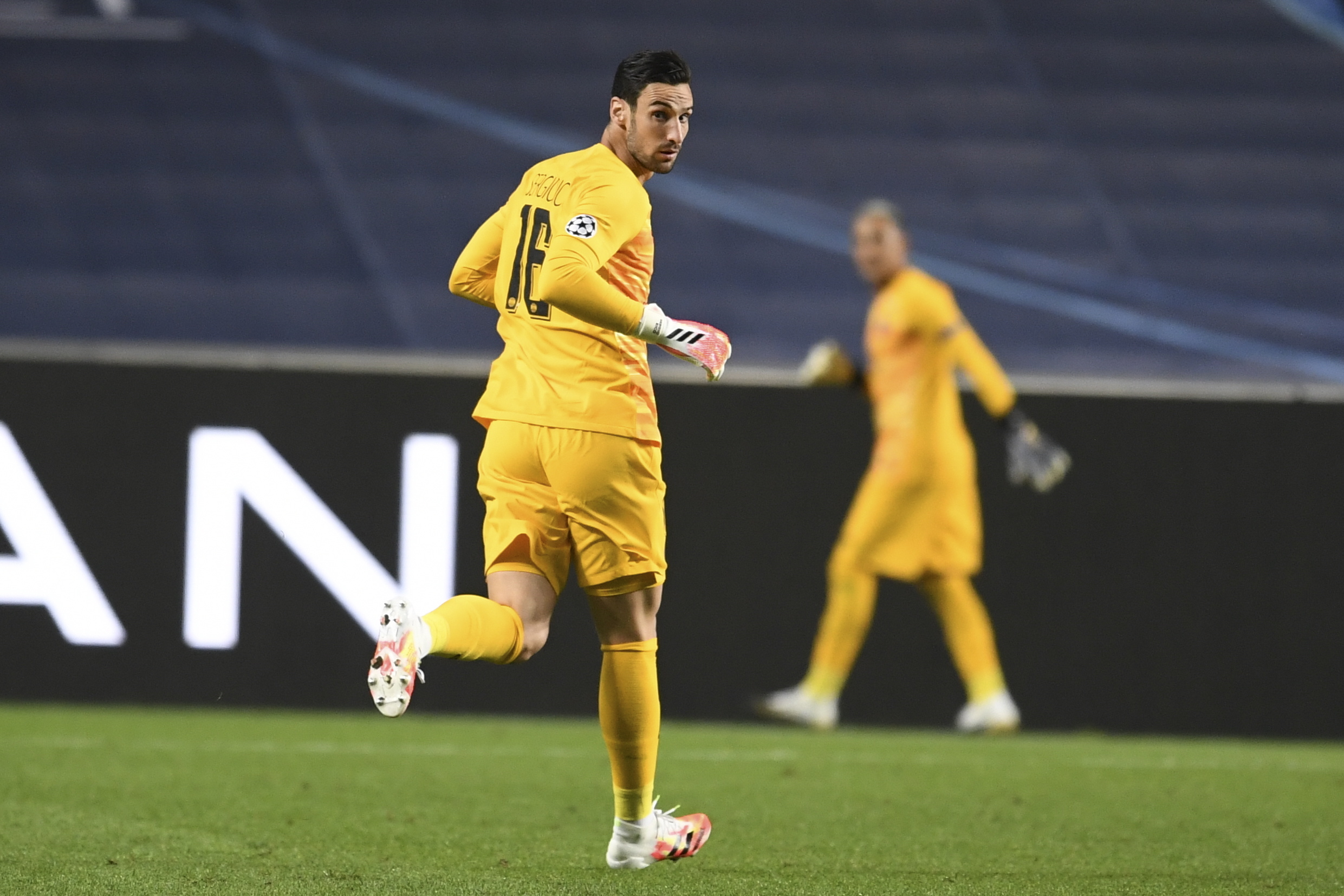 Sergio Rico deixa Sevilha e assina em definitivo pelo Paris Saint-Germain