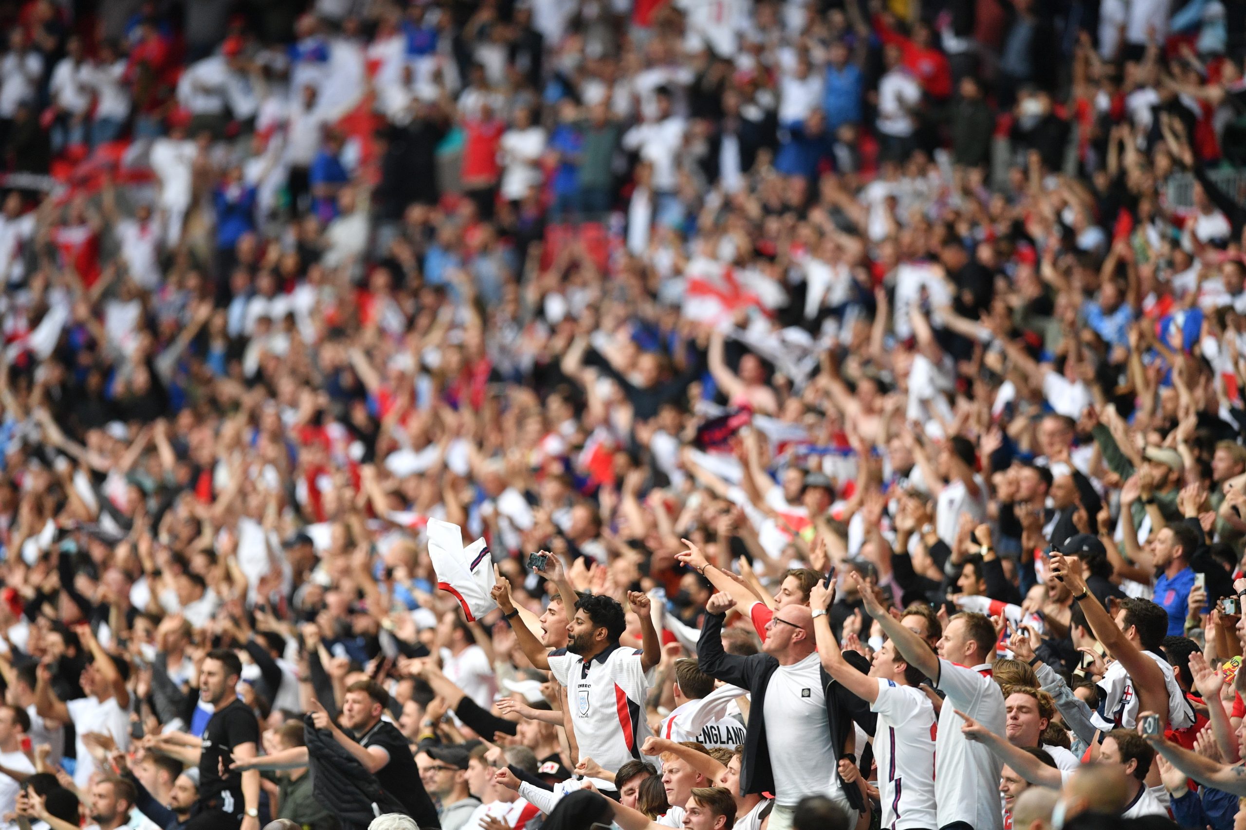 Inglaterra quer fazer futebol voltar a casa, Itália tem outras ideias