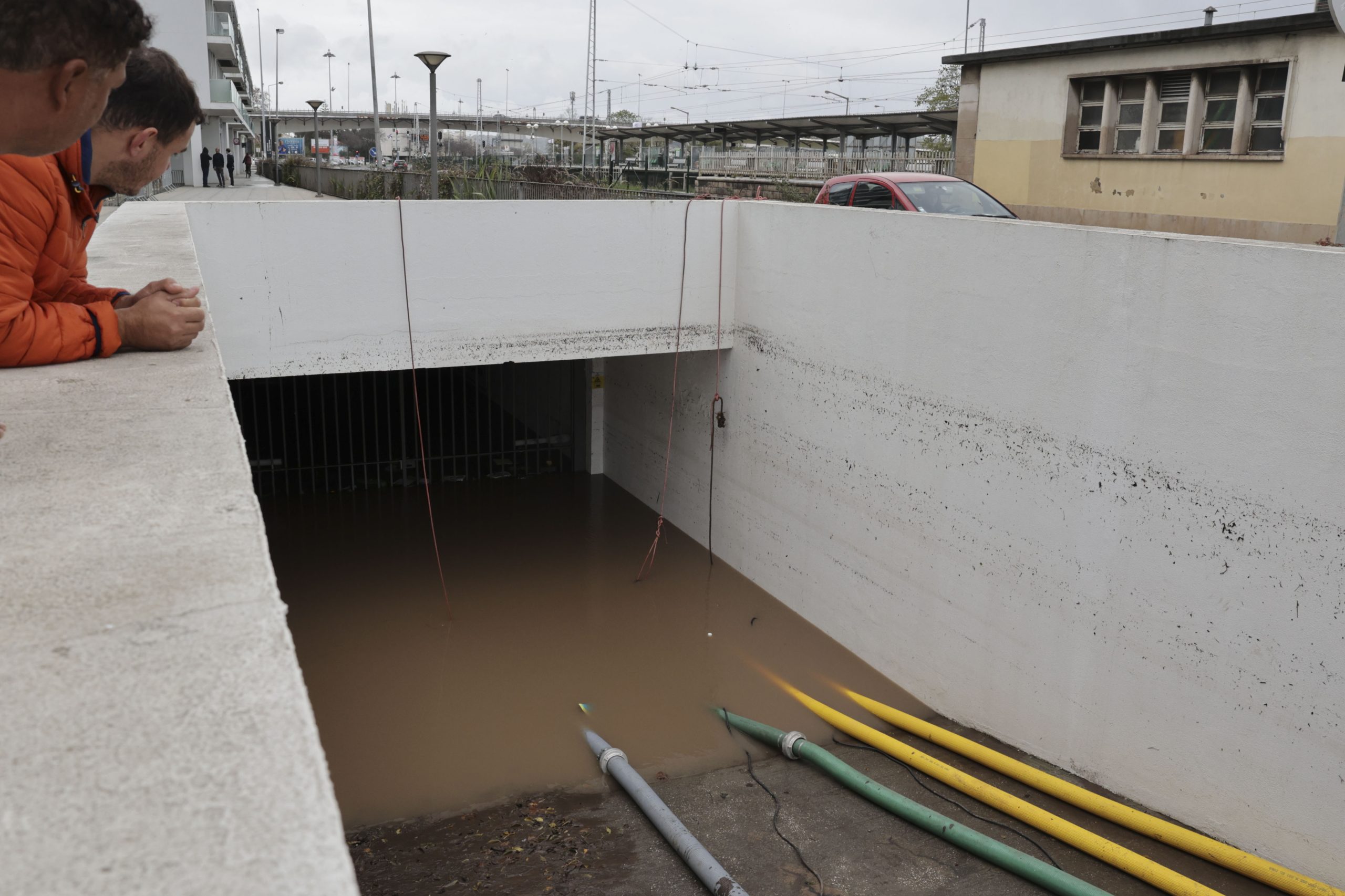 Restabelecida circulação na linha de Cascais com paragem na estação de Algés