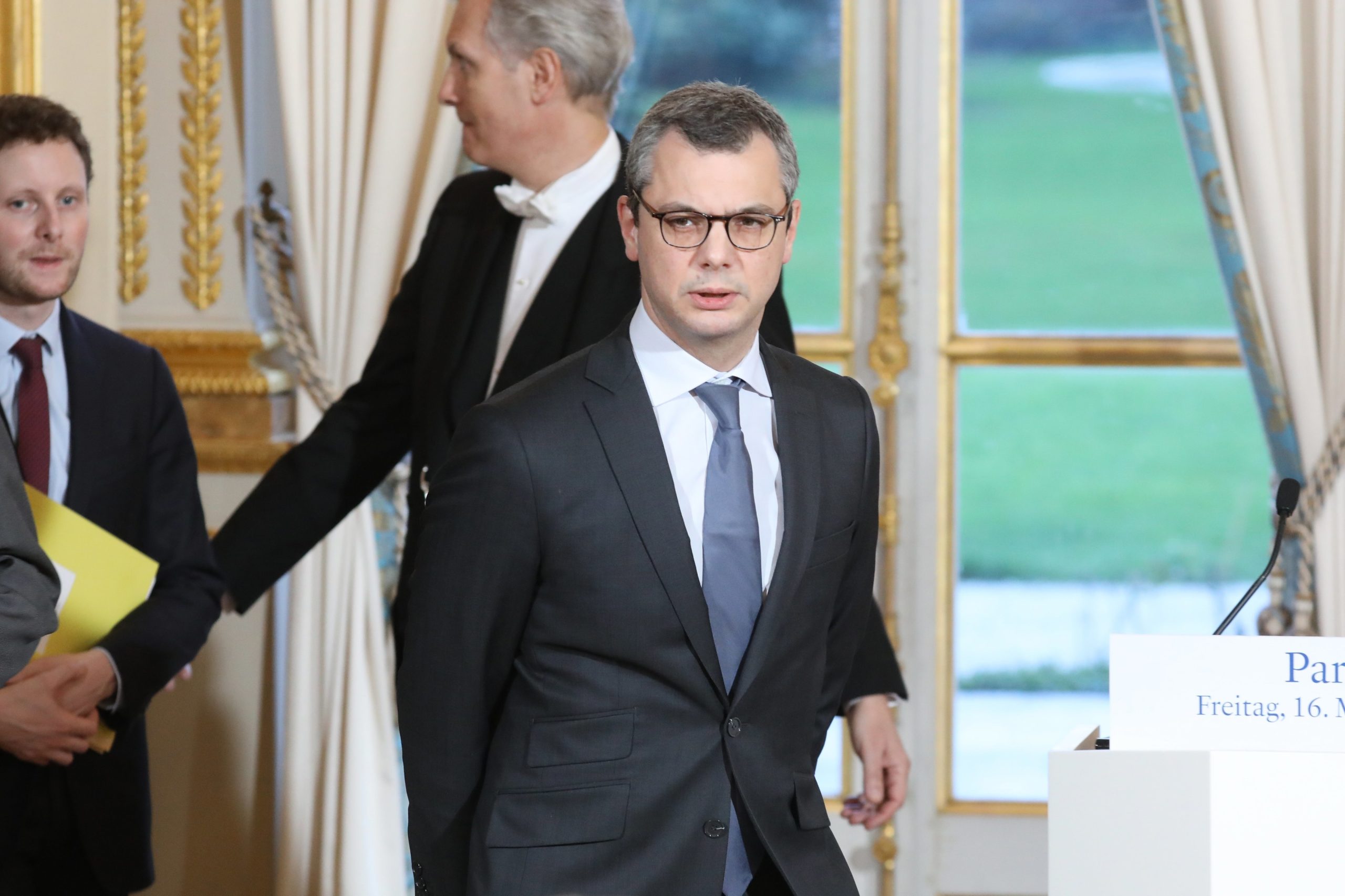 Secretário-geral da presidência francesa suspeito de irregularidades