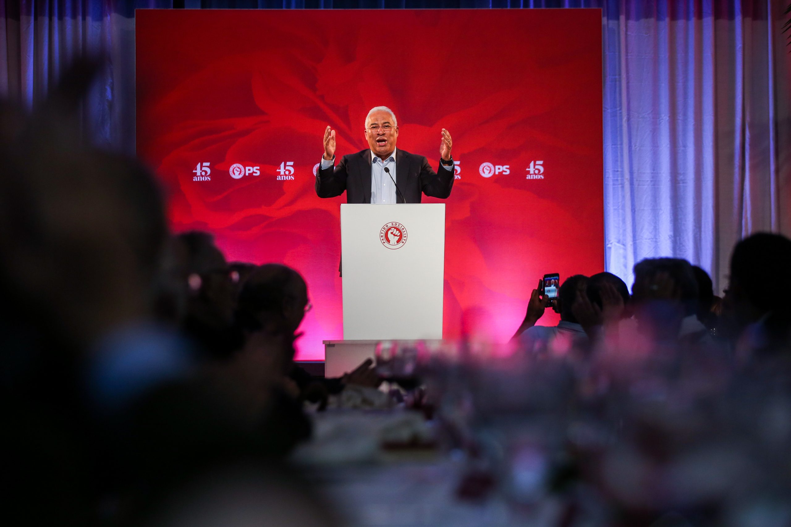 Sem Sócrates e a olhar para o futuro do país. É isto que Costa pede aos socialistas no Congresso