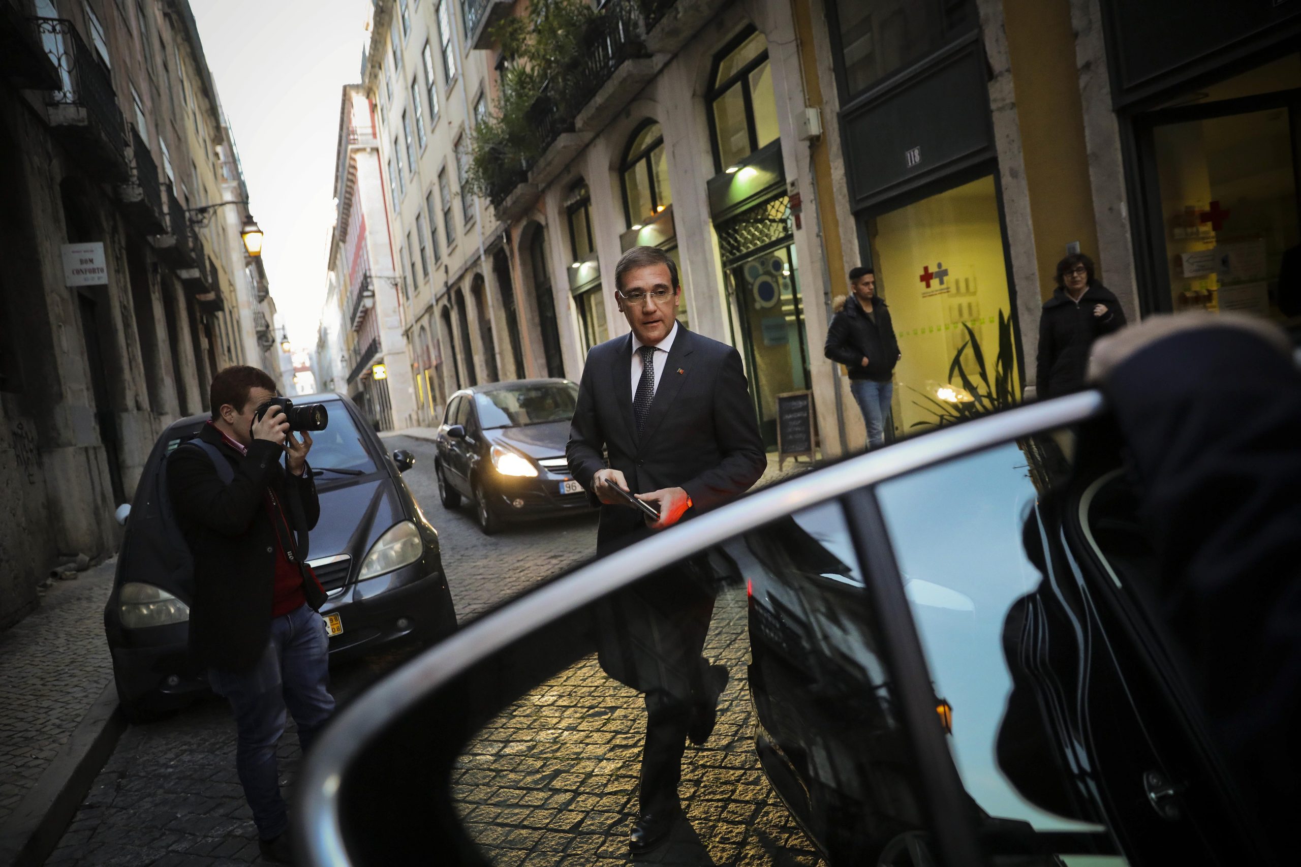 Passos aconselha Governo a dar mais atenção aos investidores que procuram Portugal
