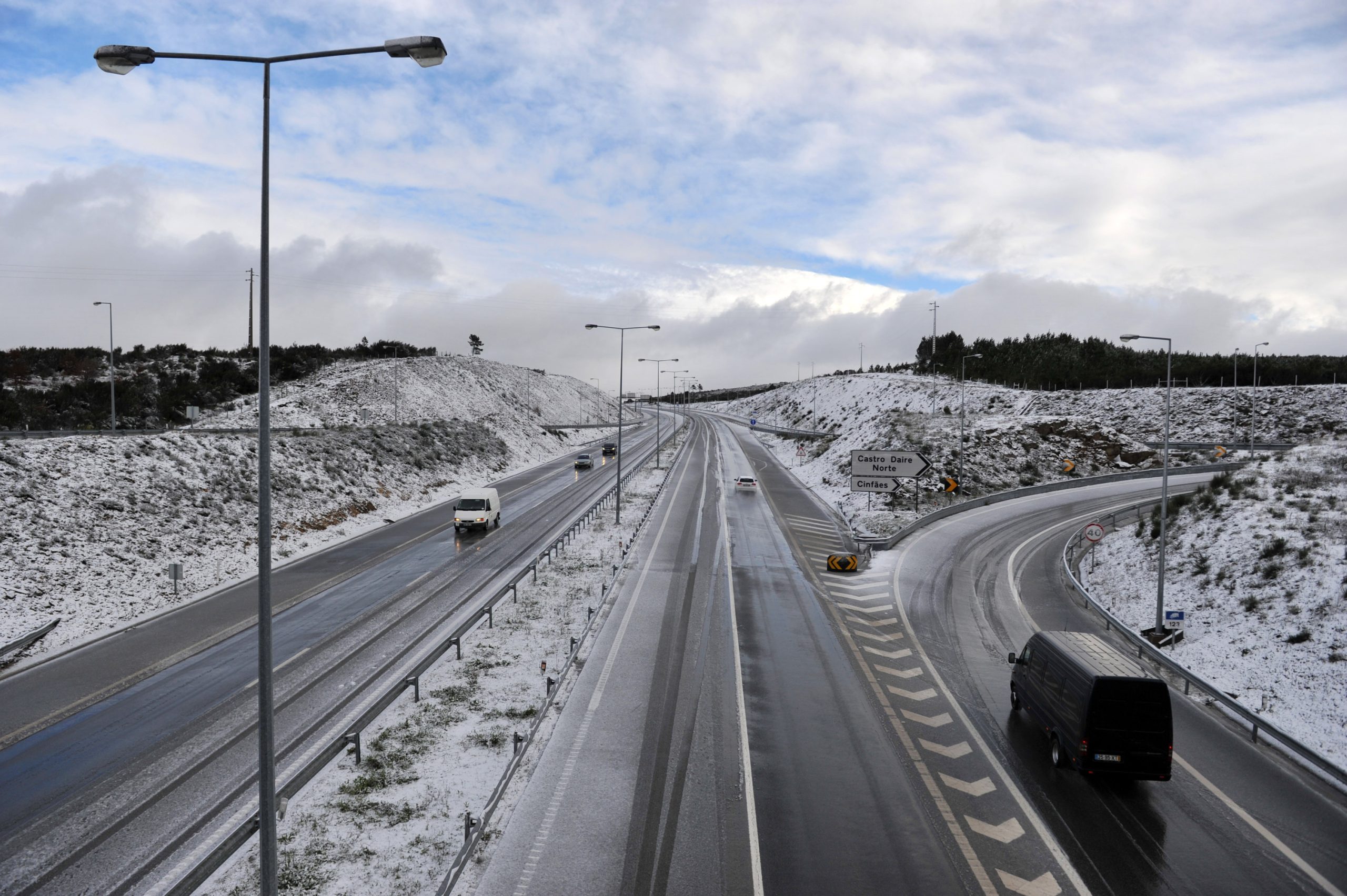 Mau tempo: Reabertas estradas do distrito de Viseu que estavam cortadas devido à neve
