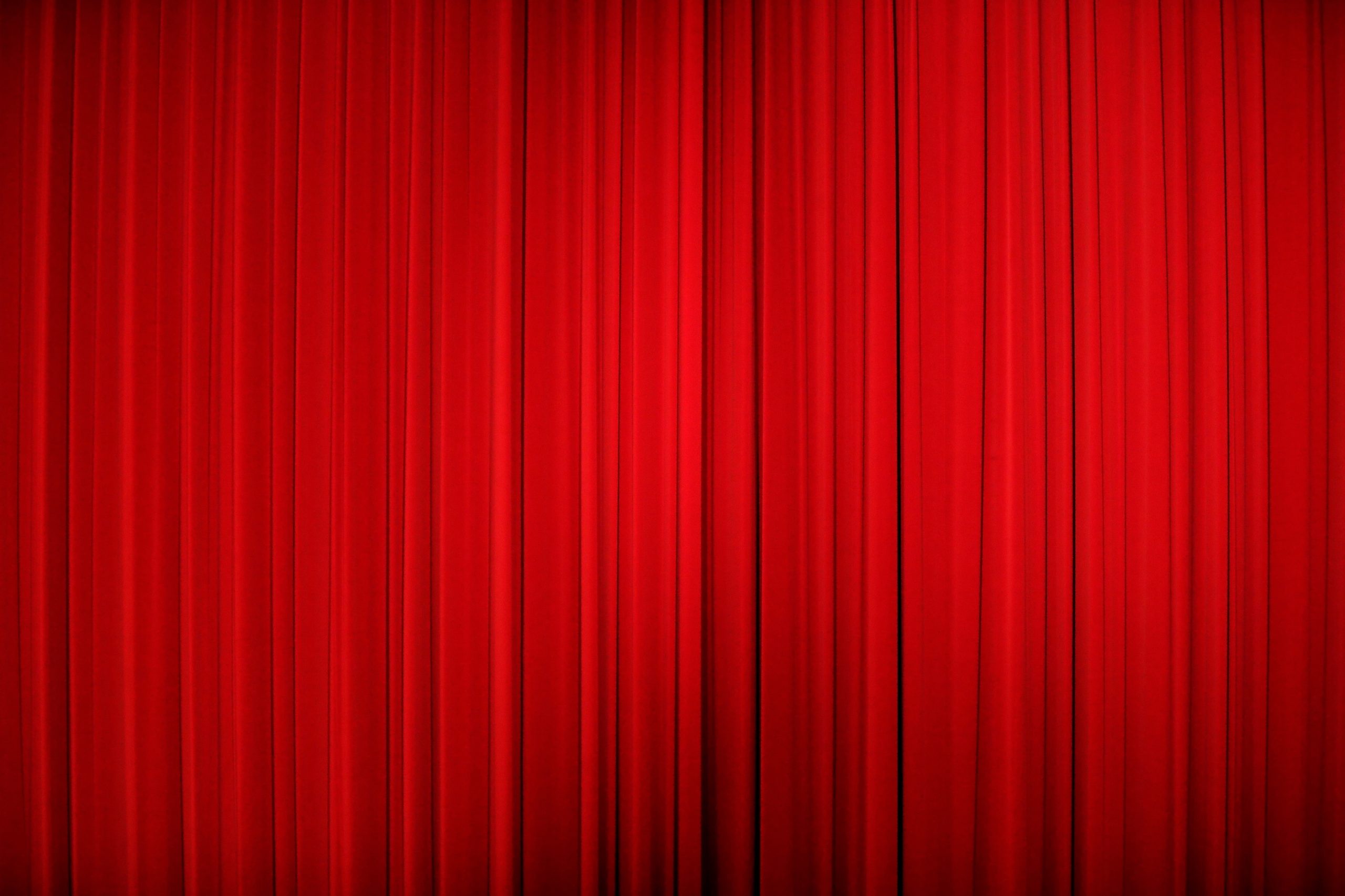 Teatro do Vestido questiona desinteresse pela História em espetáculo no CCB