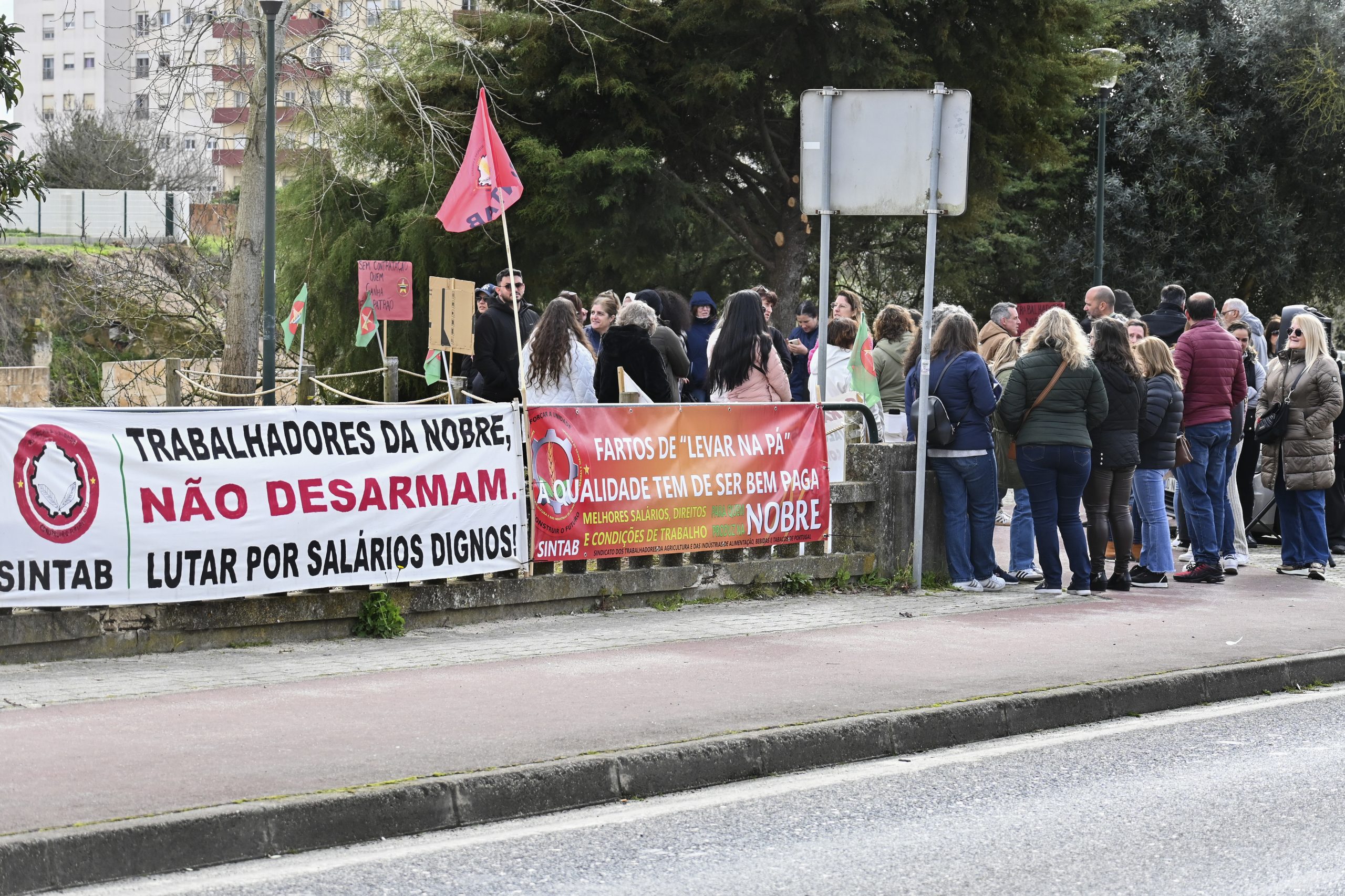 Acabaram-se as salsichas: trabalhadores da Nobre cumprem 18.ª greve e podem ir manifestar-se a Espanha