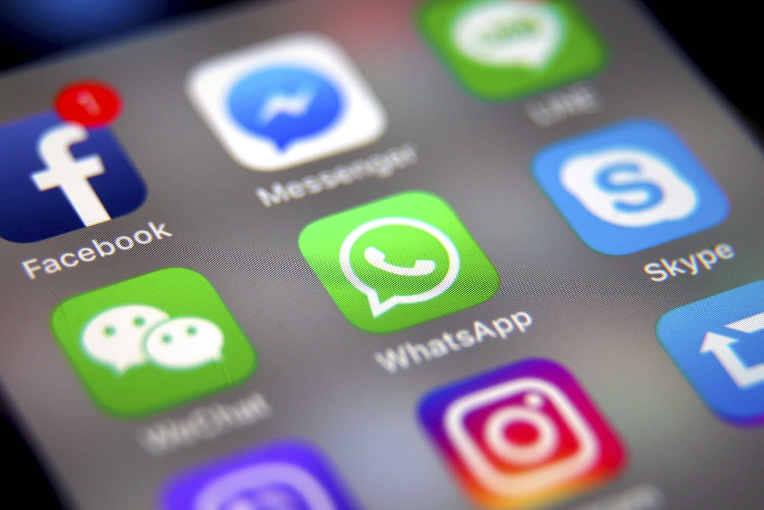 Dos russos aos fenómenos atmosféricos raros, estas foram as notícias falsas espalhadas nas redes sociais