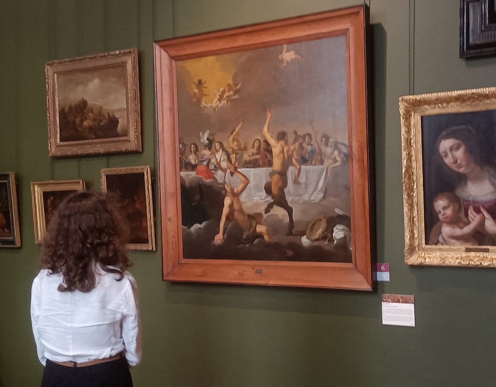 Ir a museus sozinho é coisa do passado, a moda agora é visitar acompanhado