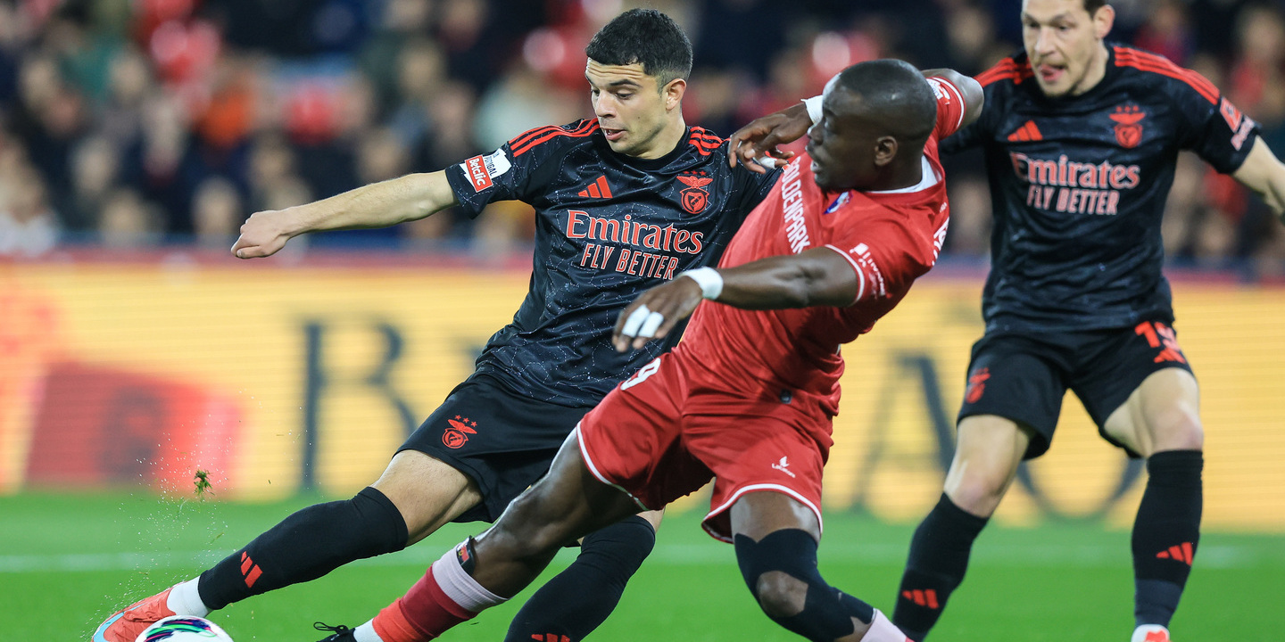 Benfica vence em Barcelos e iguala Sporting na liderança da I Liga