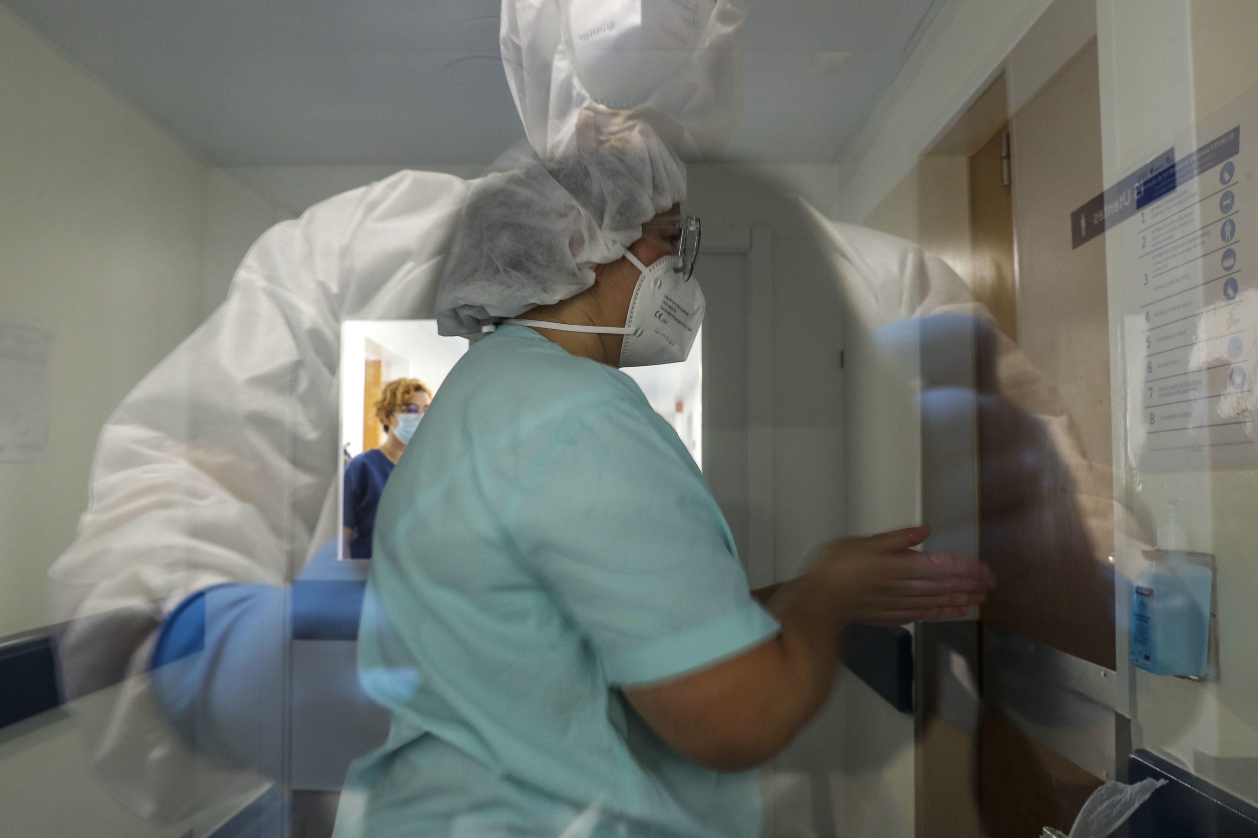 Desde o início da pandemia, quase 28 mil profissionais de saúde ficaram infetados e 19 morreram