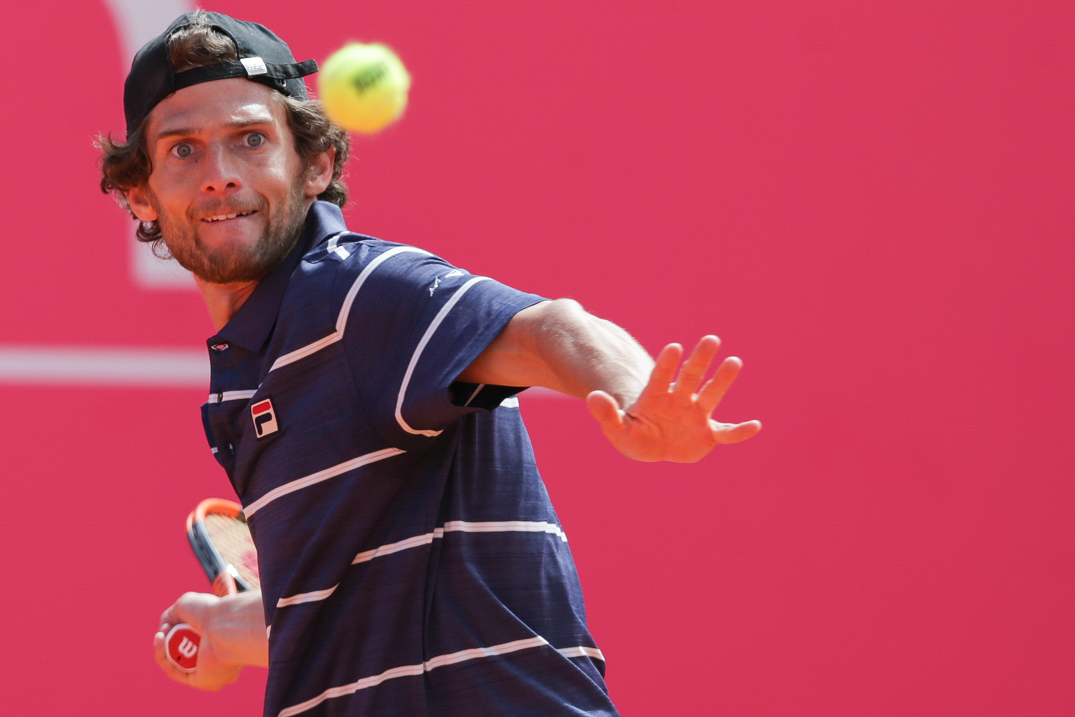 Tenista português Pedro Sousa na final do ‘challenger’ de ténis de Blois
