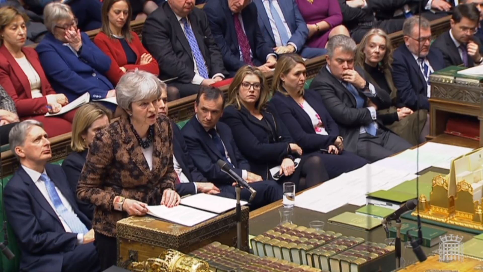 Primeira-ministra britânica quer renegociar solução para a Irlanda do Norte com a União Europeia