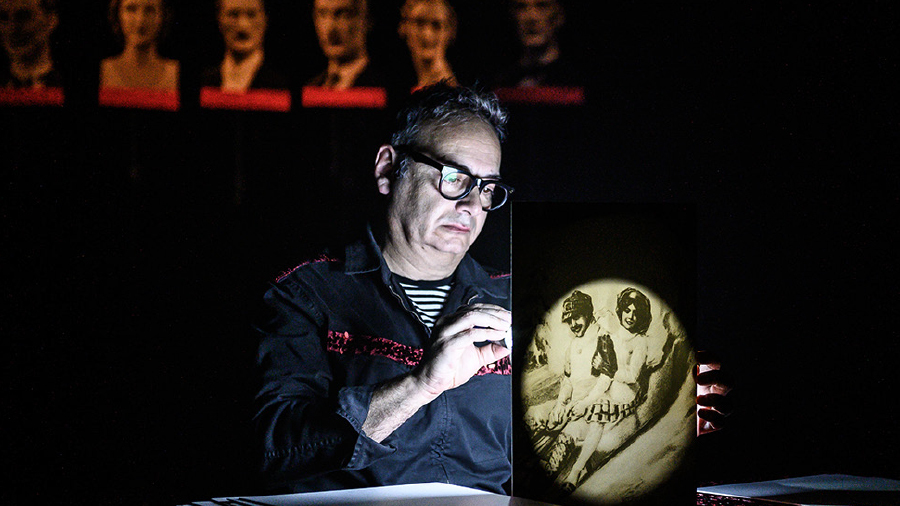 “Curtas de Papel, Osso e Fel” a partir de Mário-Henrique Leiria no Teatro do Bairro