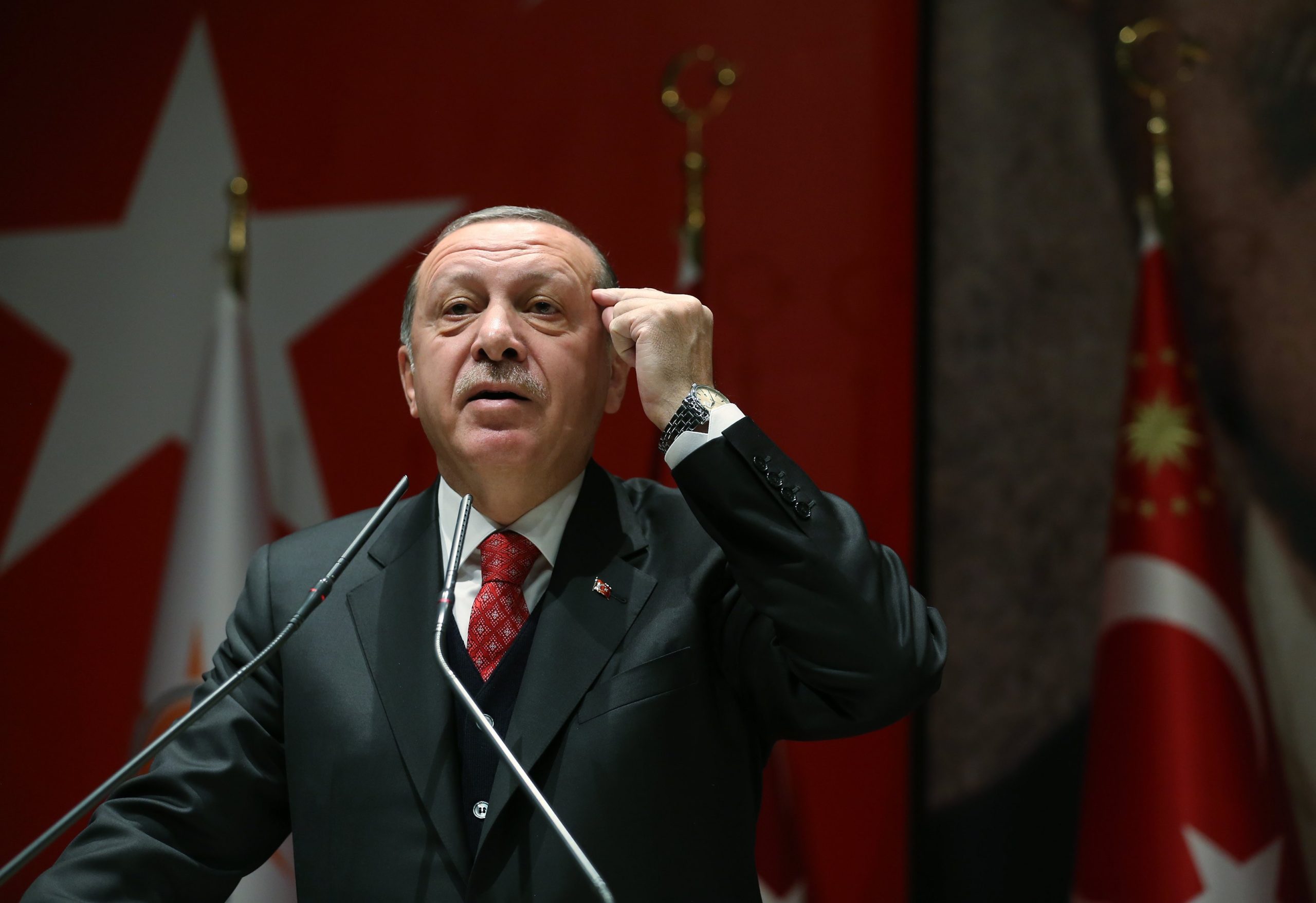Há 65 anos que um Presidente turco não visitava a Grécia. Erdogan quebra com o passado, mas leva disputas territoriais na agenda