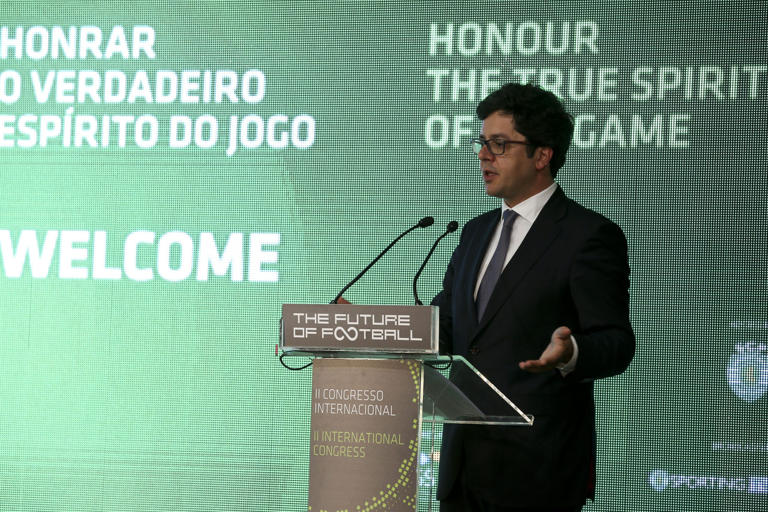 Secretário de Estado garante que o governo “acompanha com serenidade” casos do futebol