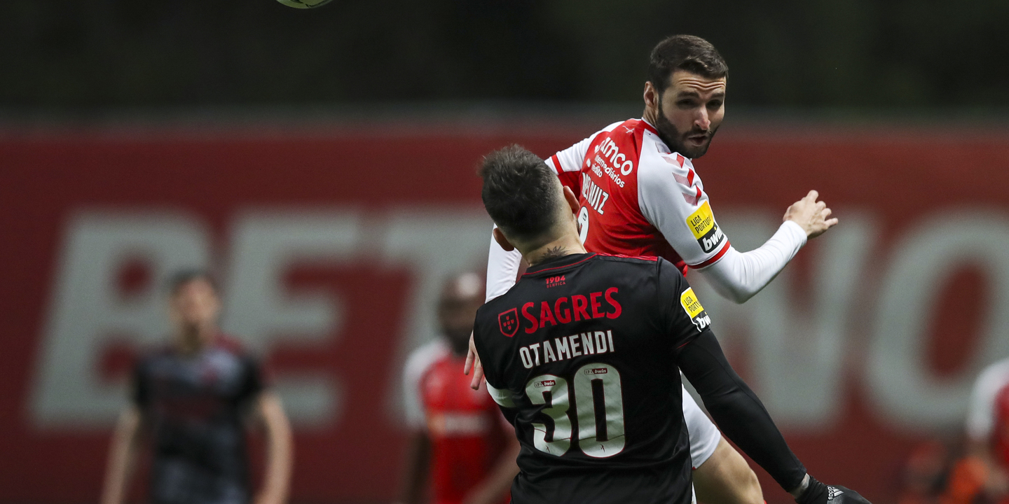 Benfica tenta repor distância para o FC Porto na difícil visita a Braga